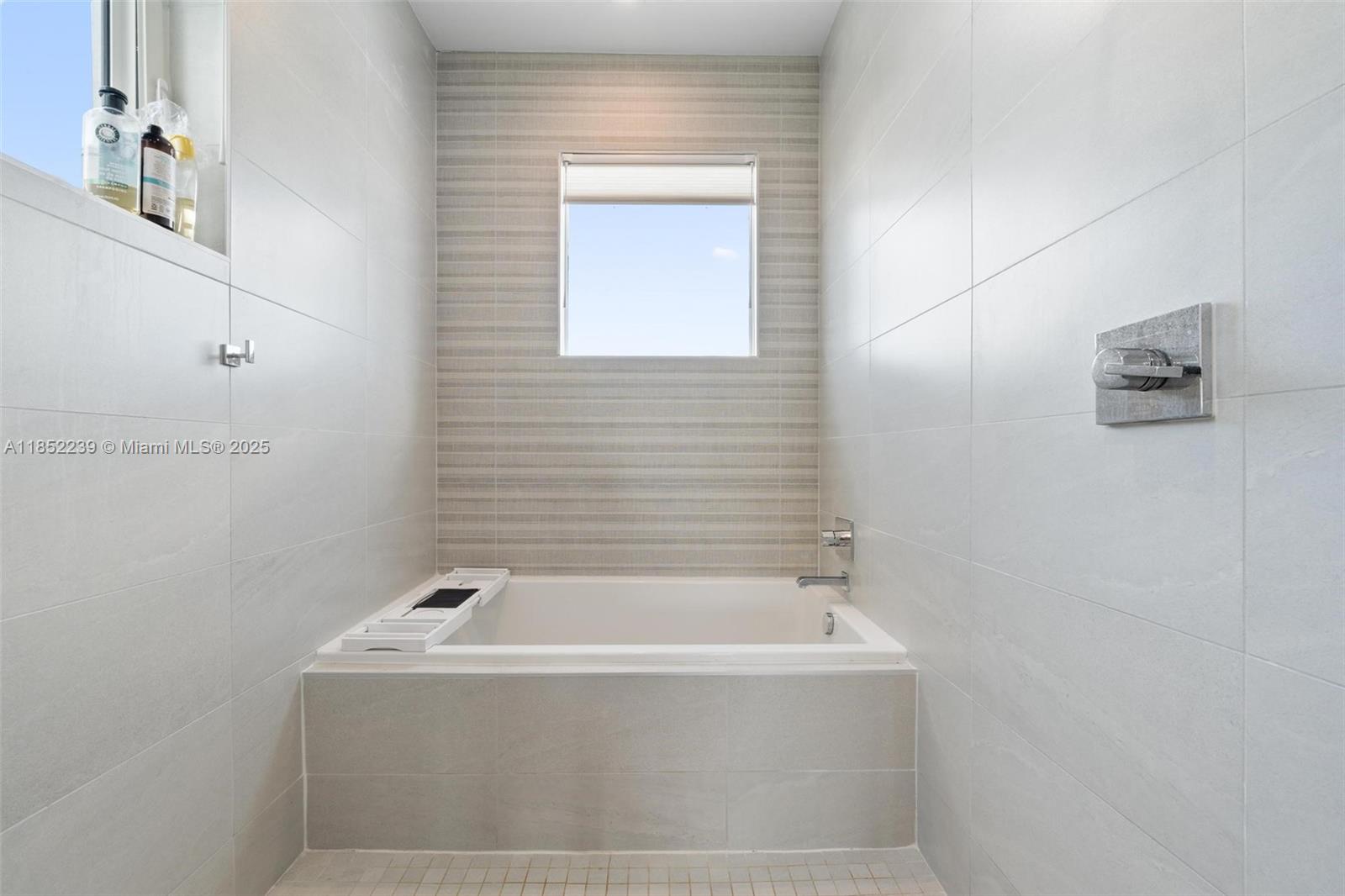 6810 NW 103rd Pl Doral, FL 33178