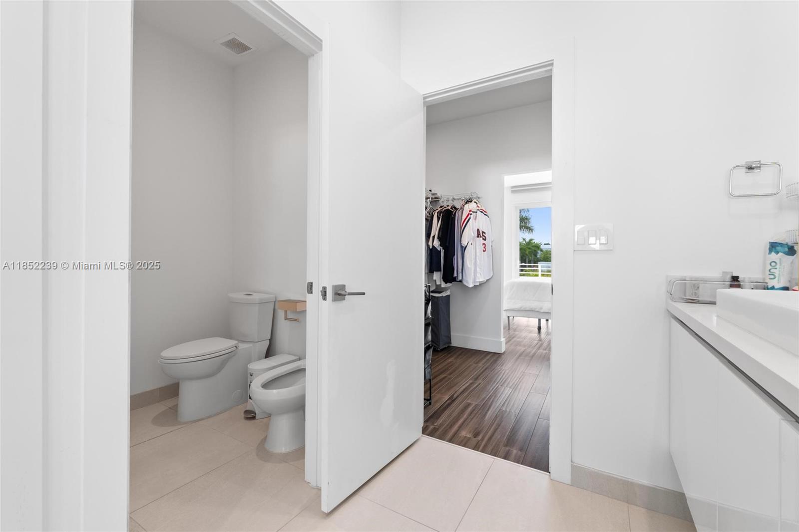 6810 NW 103rd Pl Doral, FL 33178