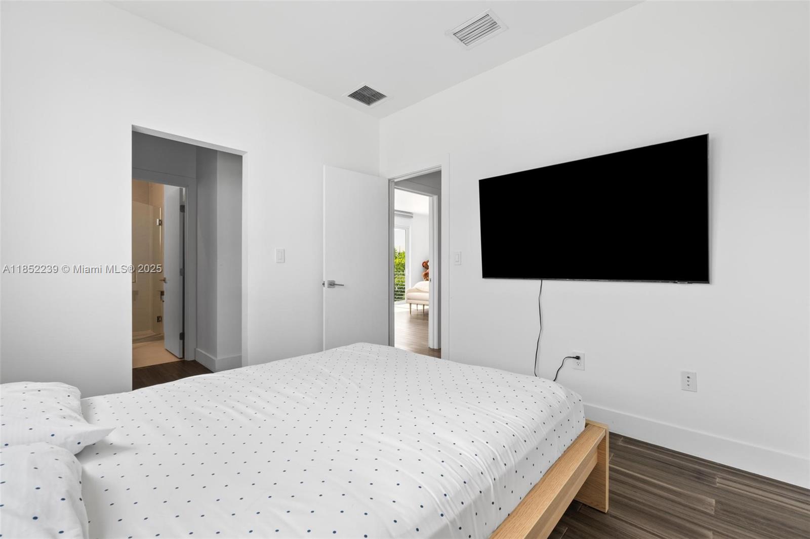 6810 NW 103rd Pl Doral, FL 33178