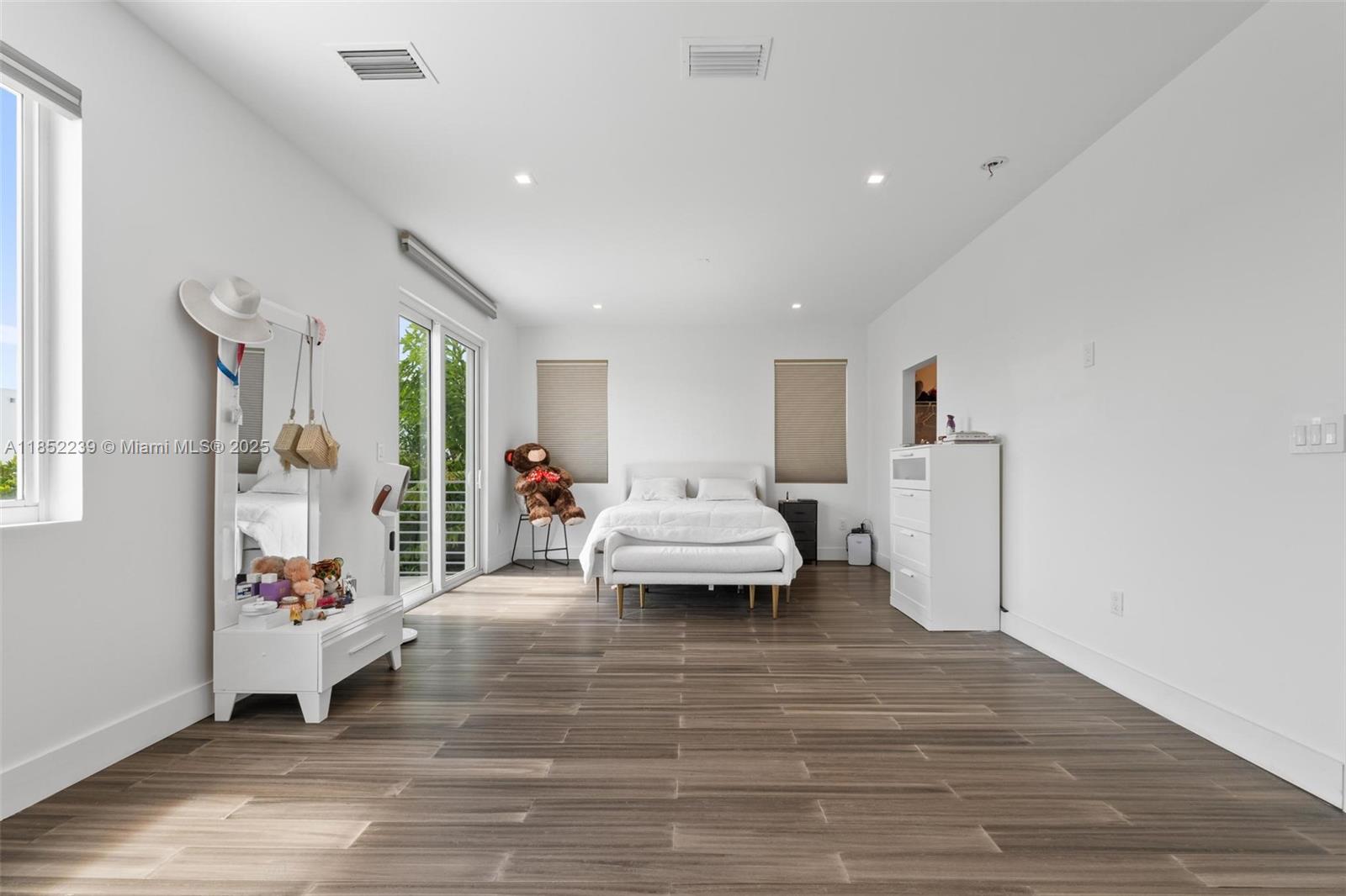 6810 NW 103rd Pl Doral, FL 33178