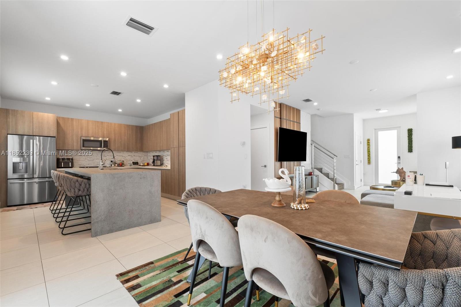 6810 NW 103rd Pl Doral, FL 33178