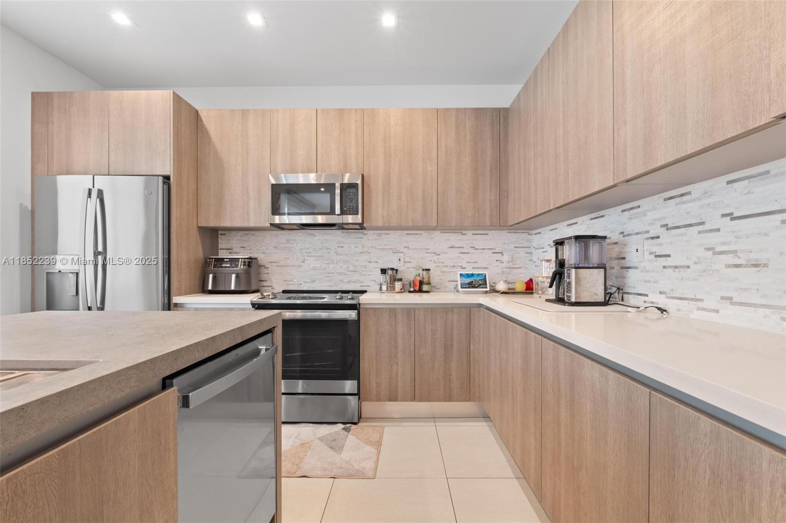 6810 NW 103rd Pl Doral, FL 33178