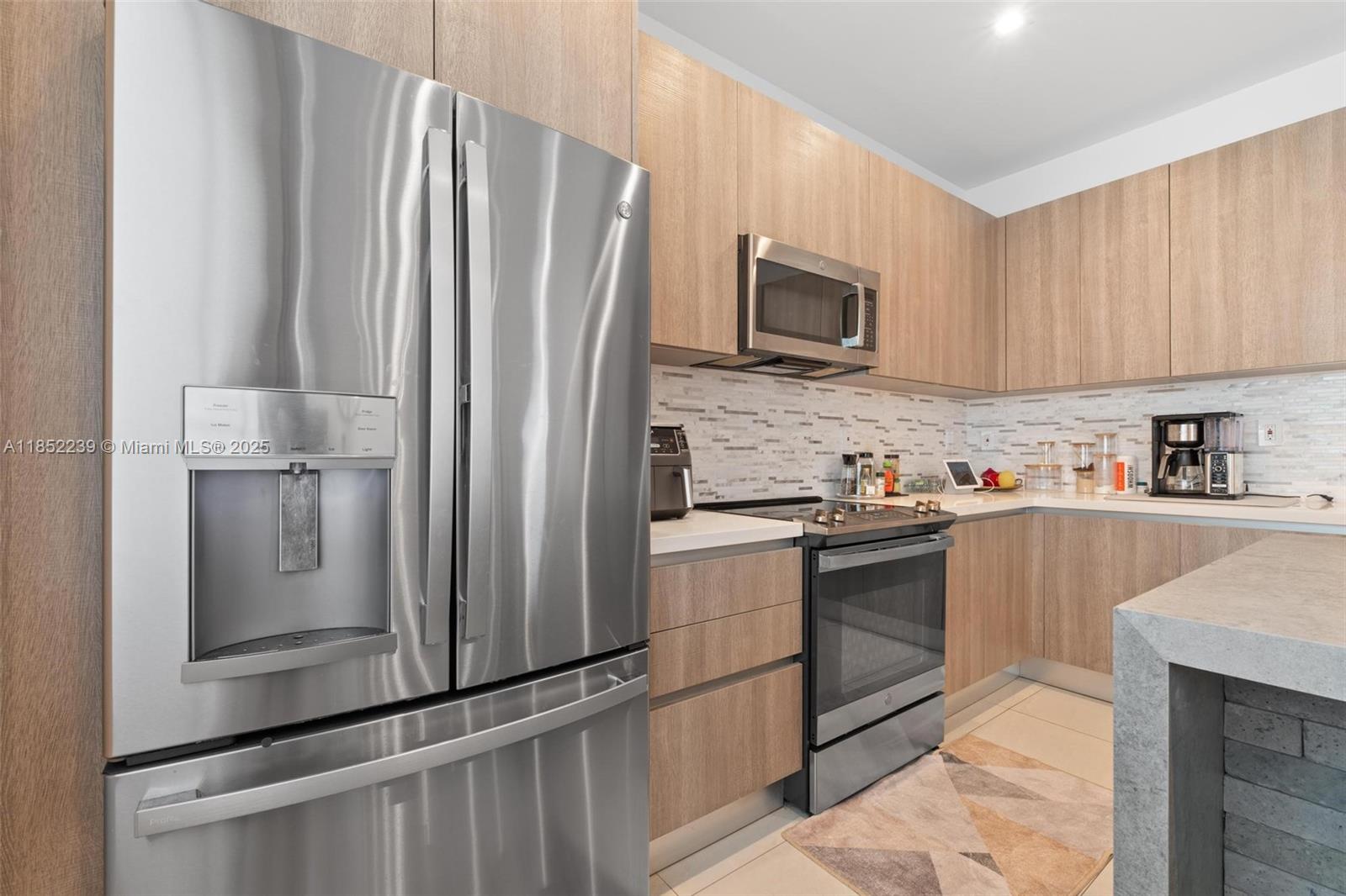 6810 NW 103rd Pl Doral, FL 33178