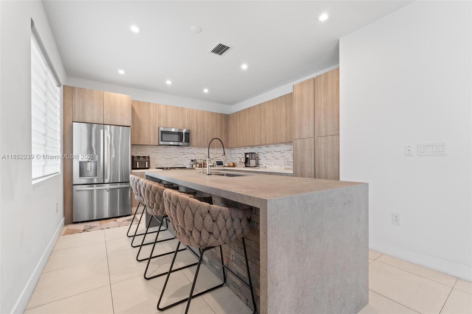 6810 NW 103rd Pl Doral, FL 33178