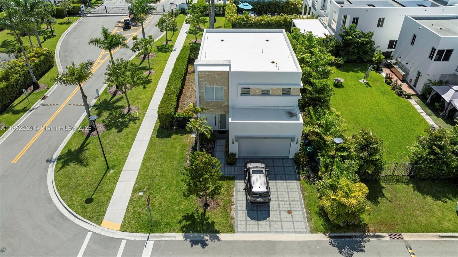 6810 NW 103rd Pl Doral, FL 33178