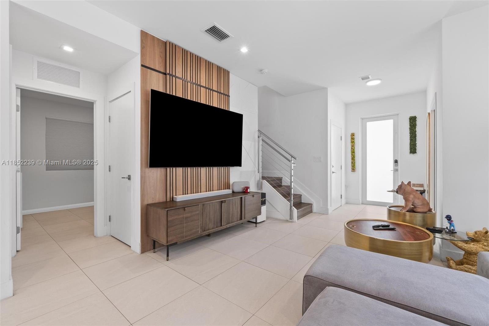 6810 NW 103rd Pl Doral, FL 33178