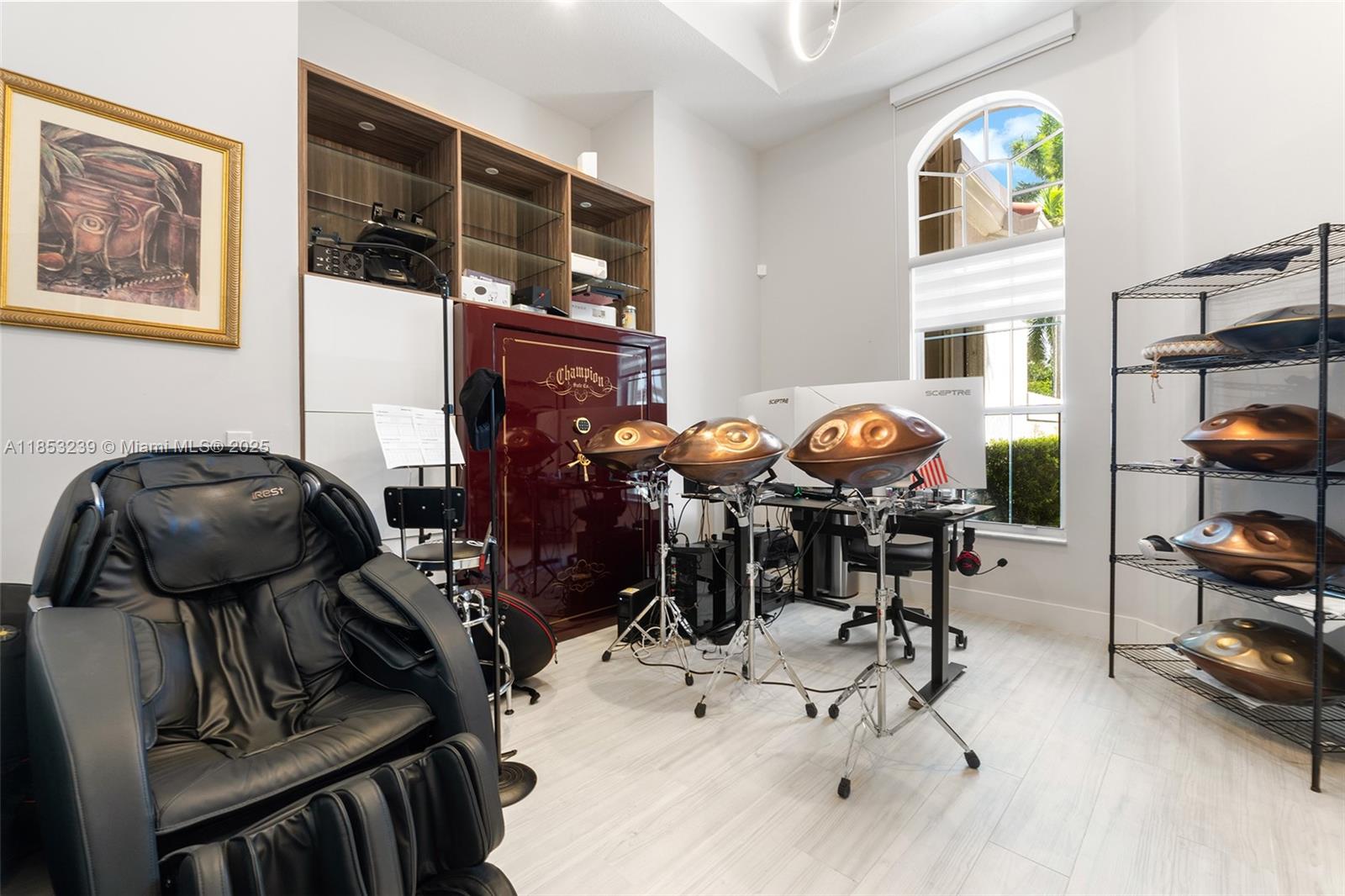 2438 Poinciana Ct Weston, FL 33327