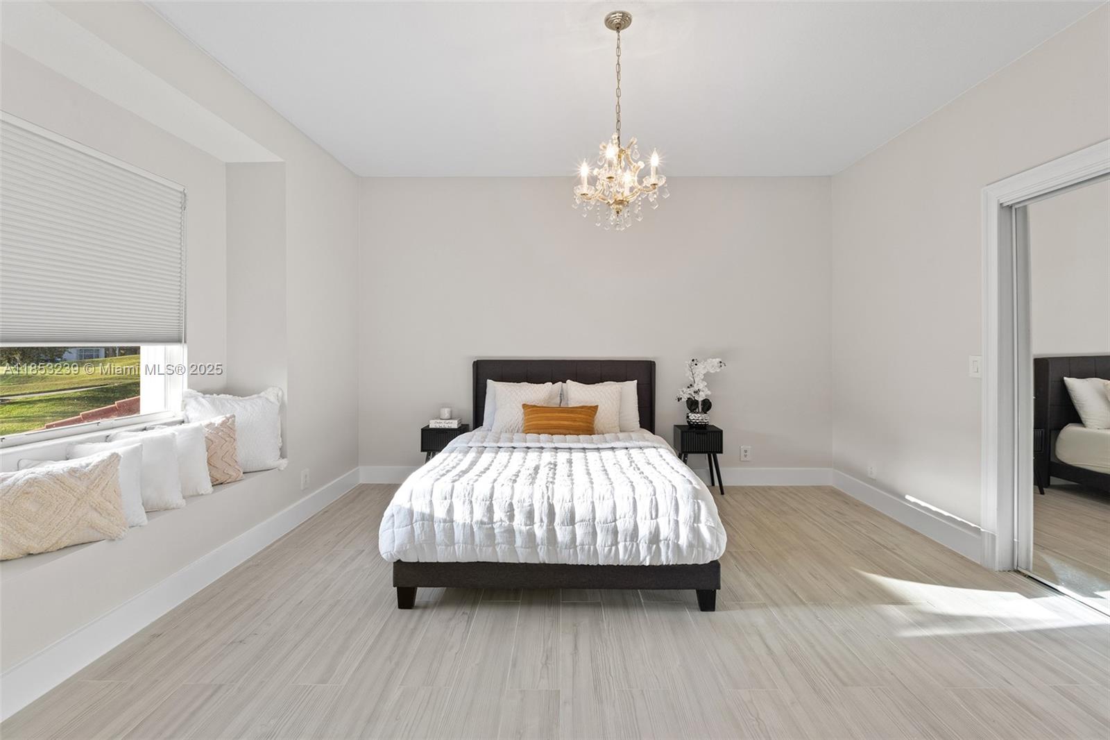 2438 Poinciana Ct Weston, FL 33327