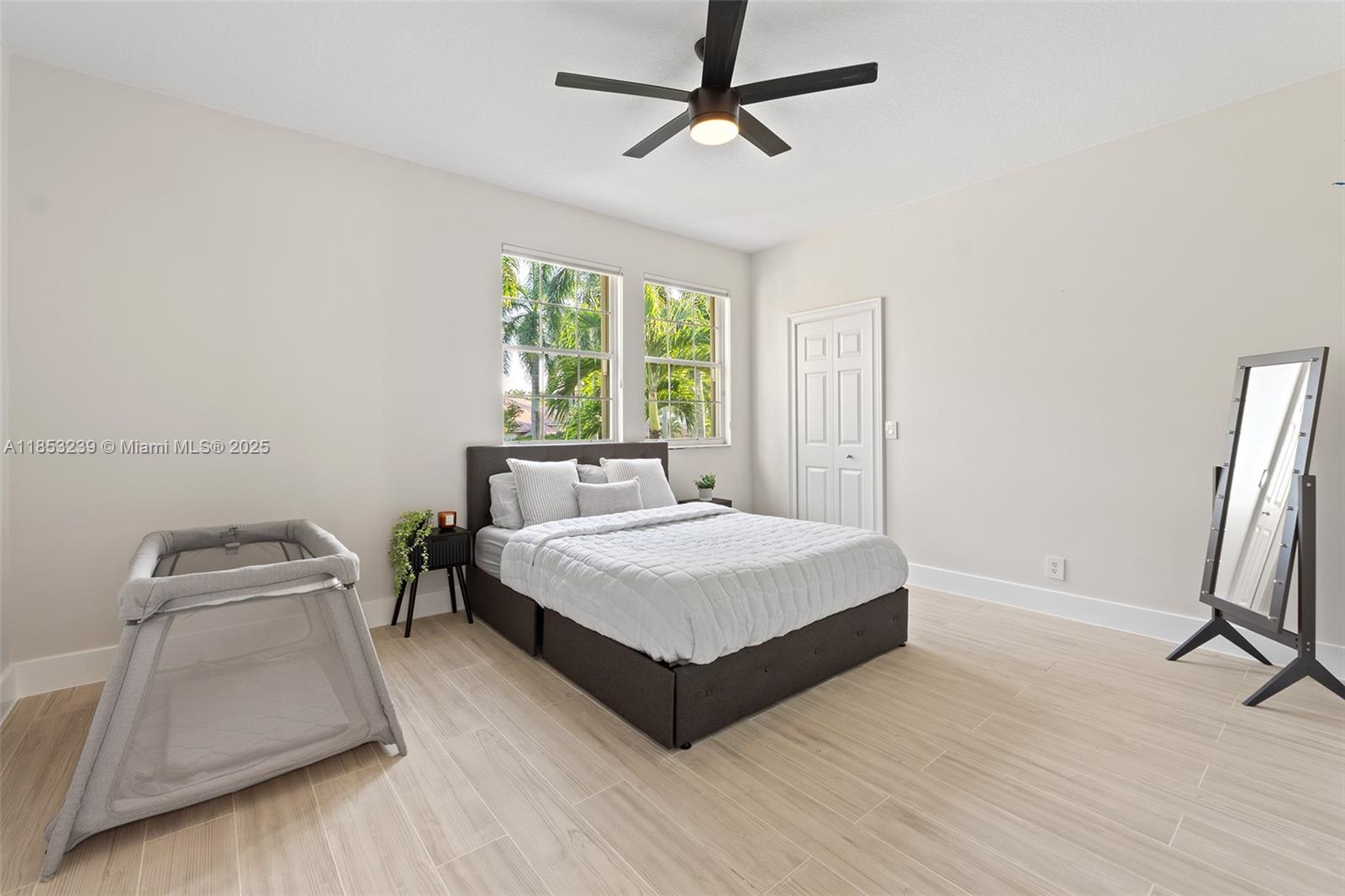 2438 Poinciana Ct Weston, FL 33327