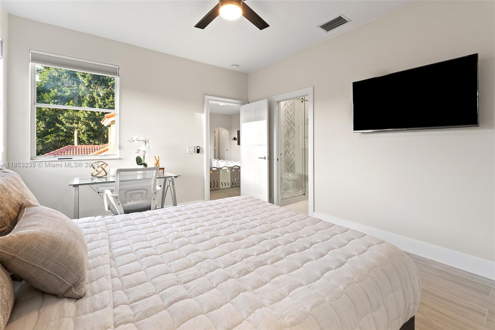 2438 Poinciana Ct Weston, FL 33327