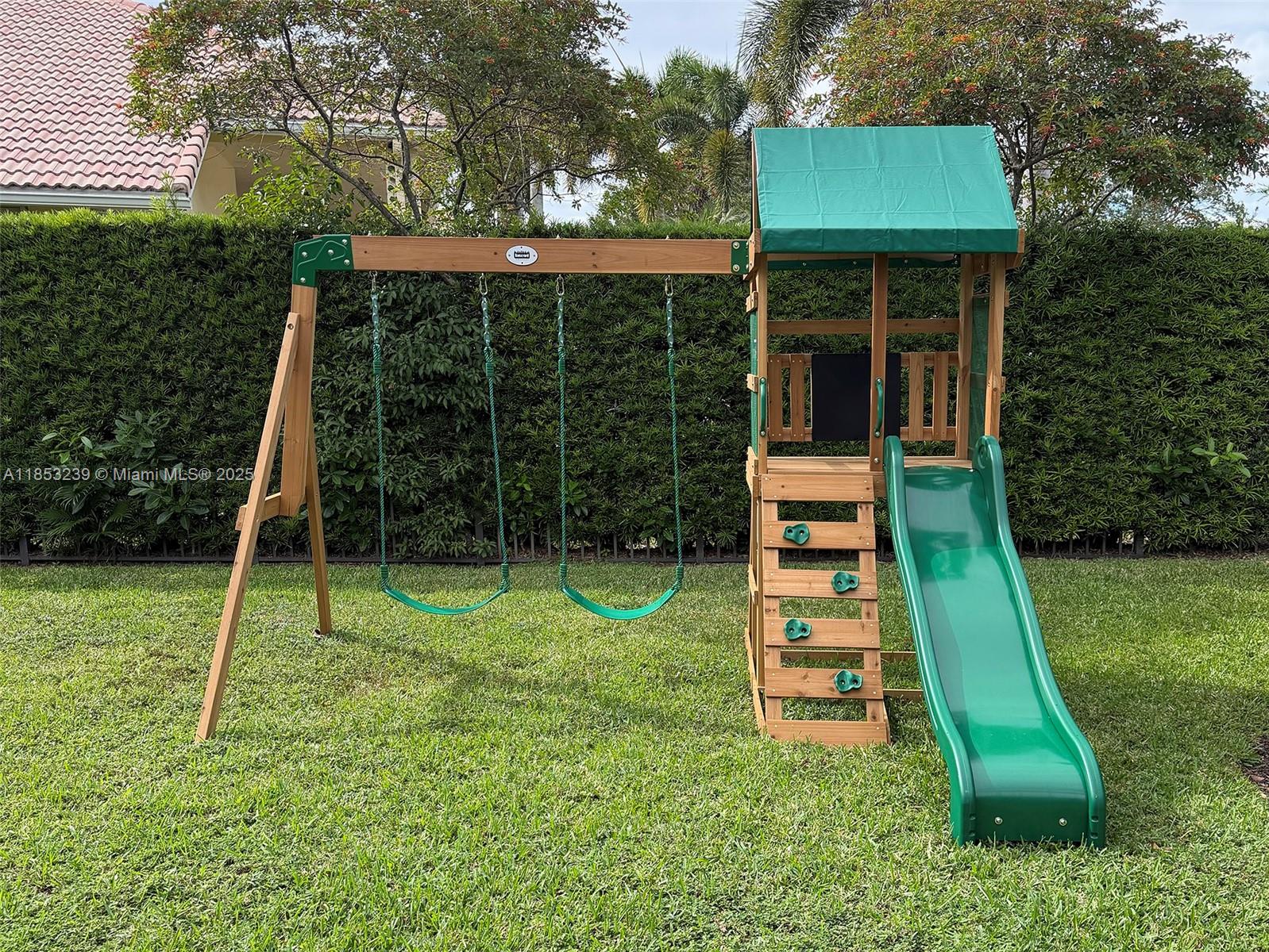 2438 Poinciana Ct Weston, FL 33327