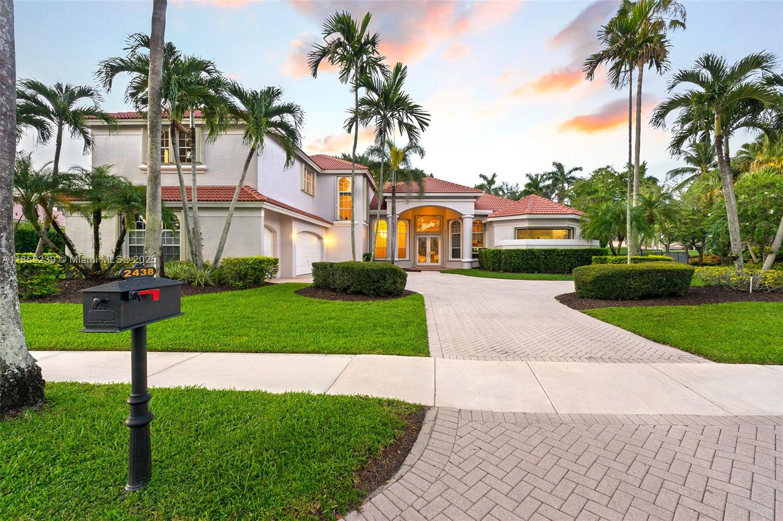 2438 Poinciana Ct Weston, FL 33327