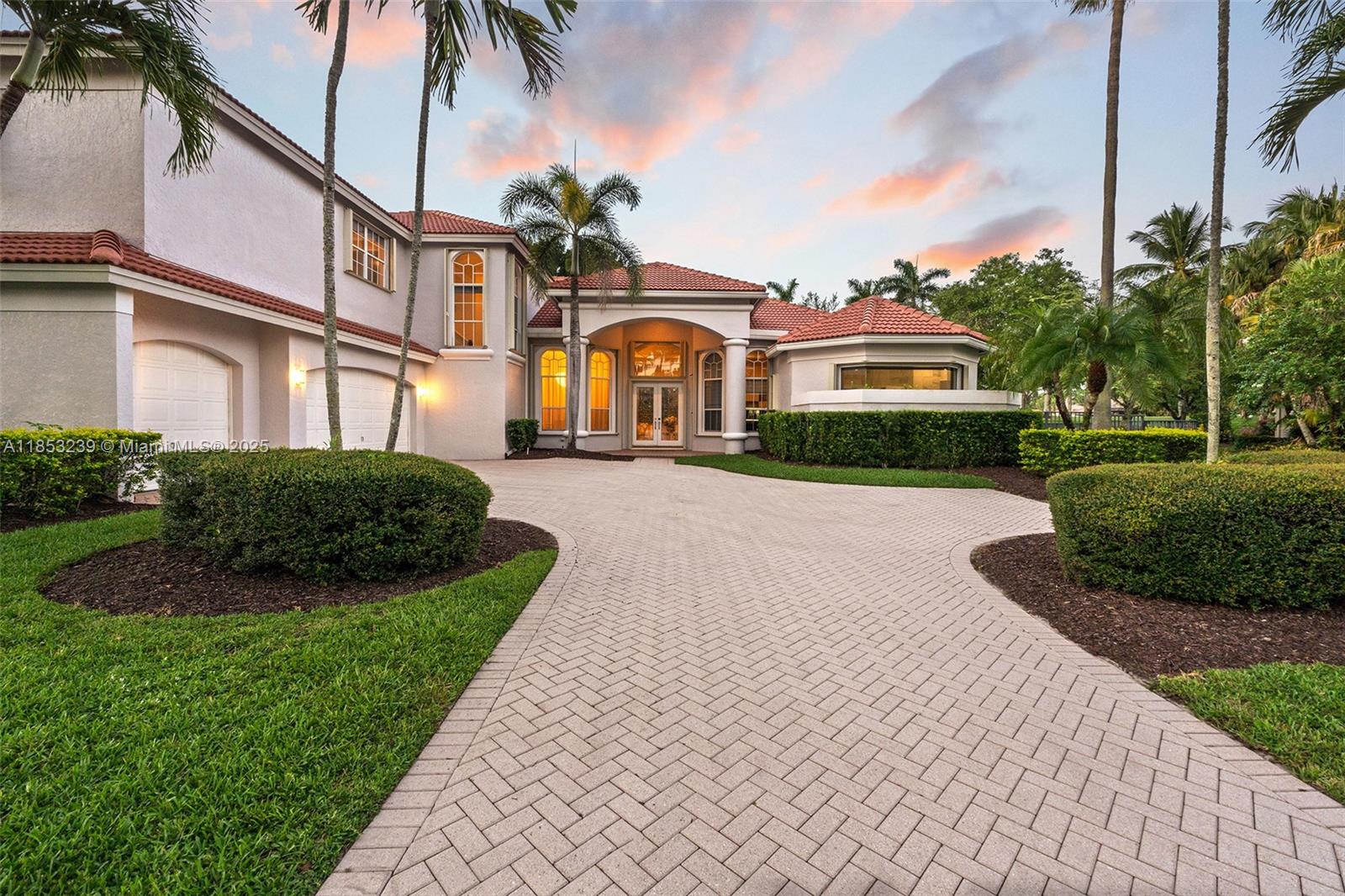 2438 Poinciana Ct Weston, FL 33327