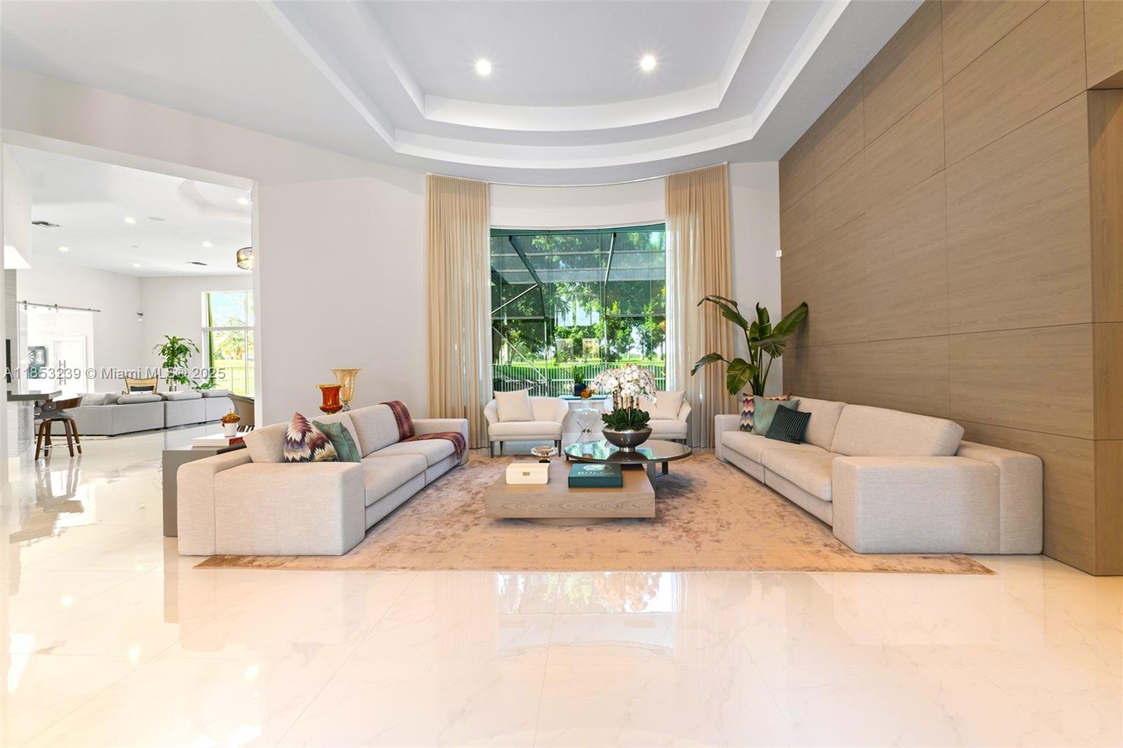 2438 Poinciana Ct Weston, FL 33327