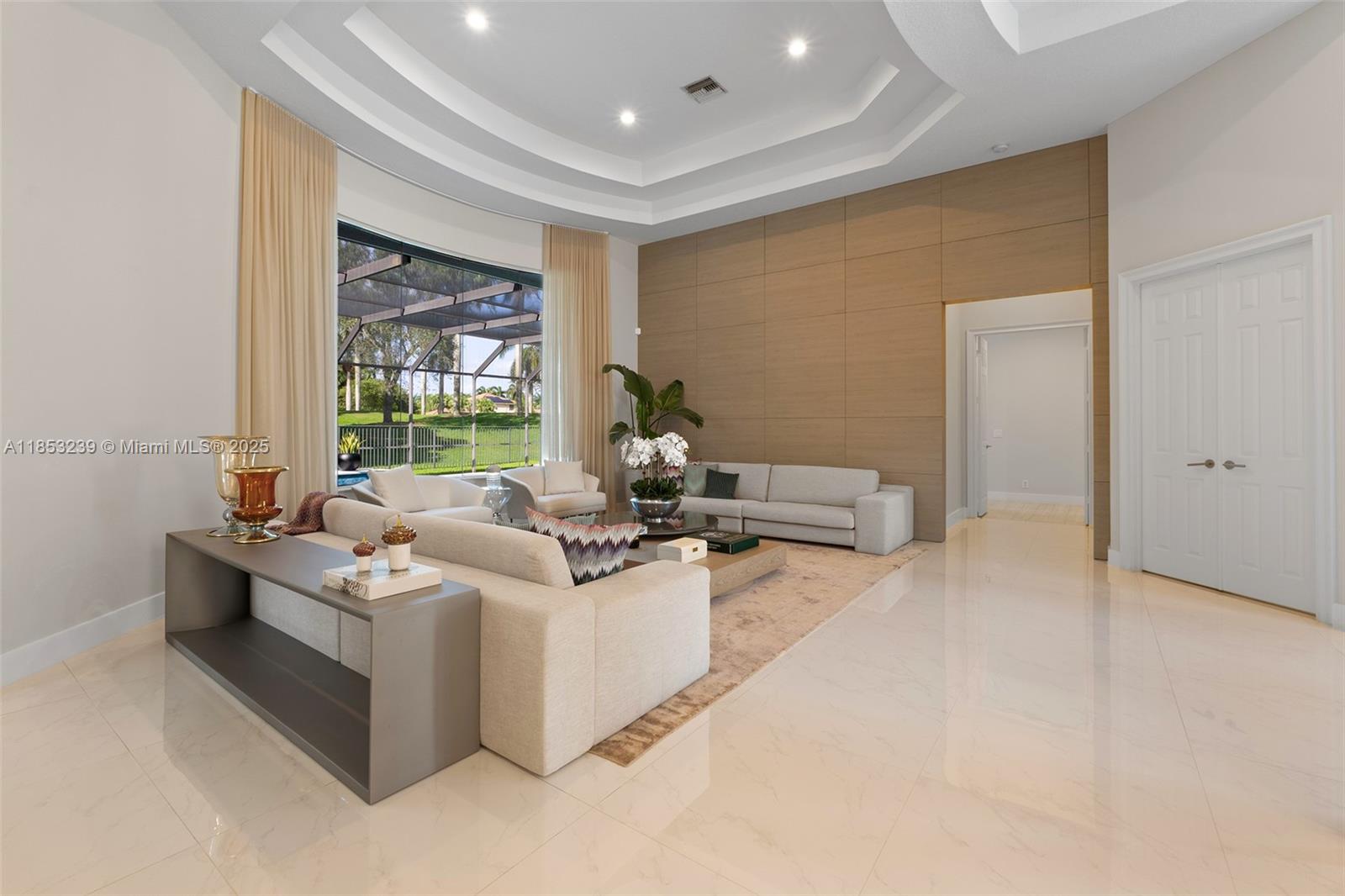 2438 Poinciana Ct Weston, FL 33327