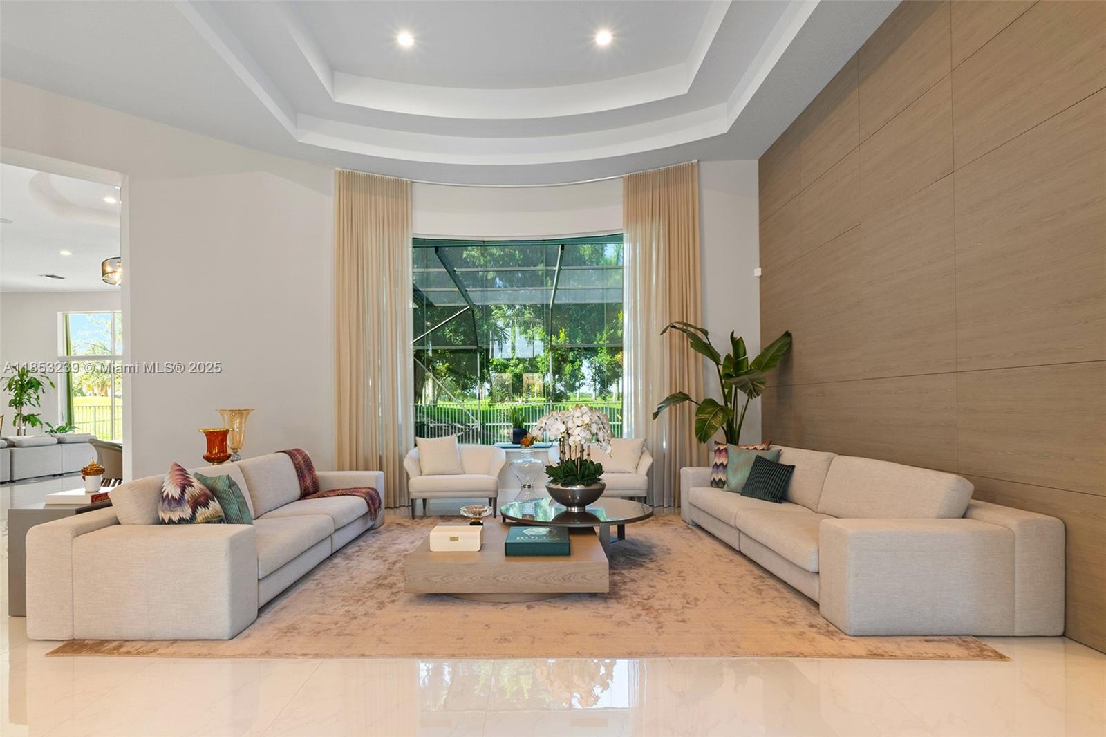 2438 Poinciana Ct Weston, FL 33327