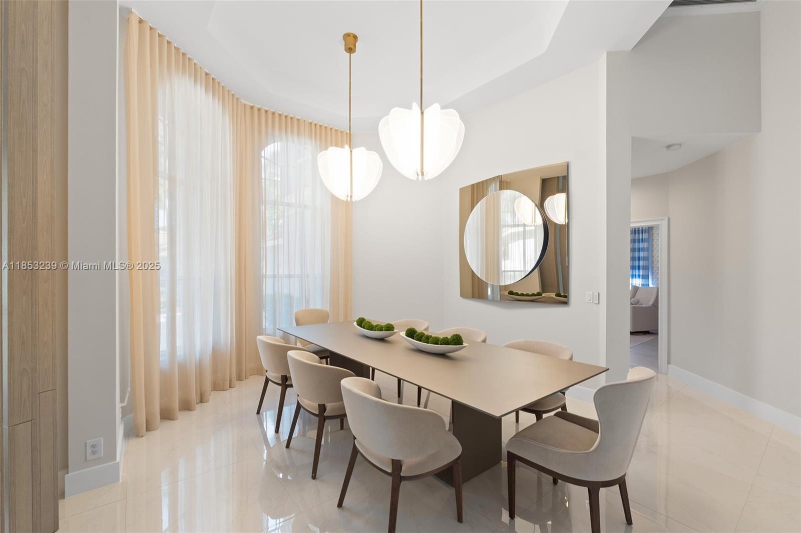 2438 Poinciana Ct Weston, FL 33327