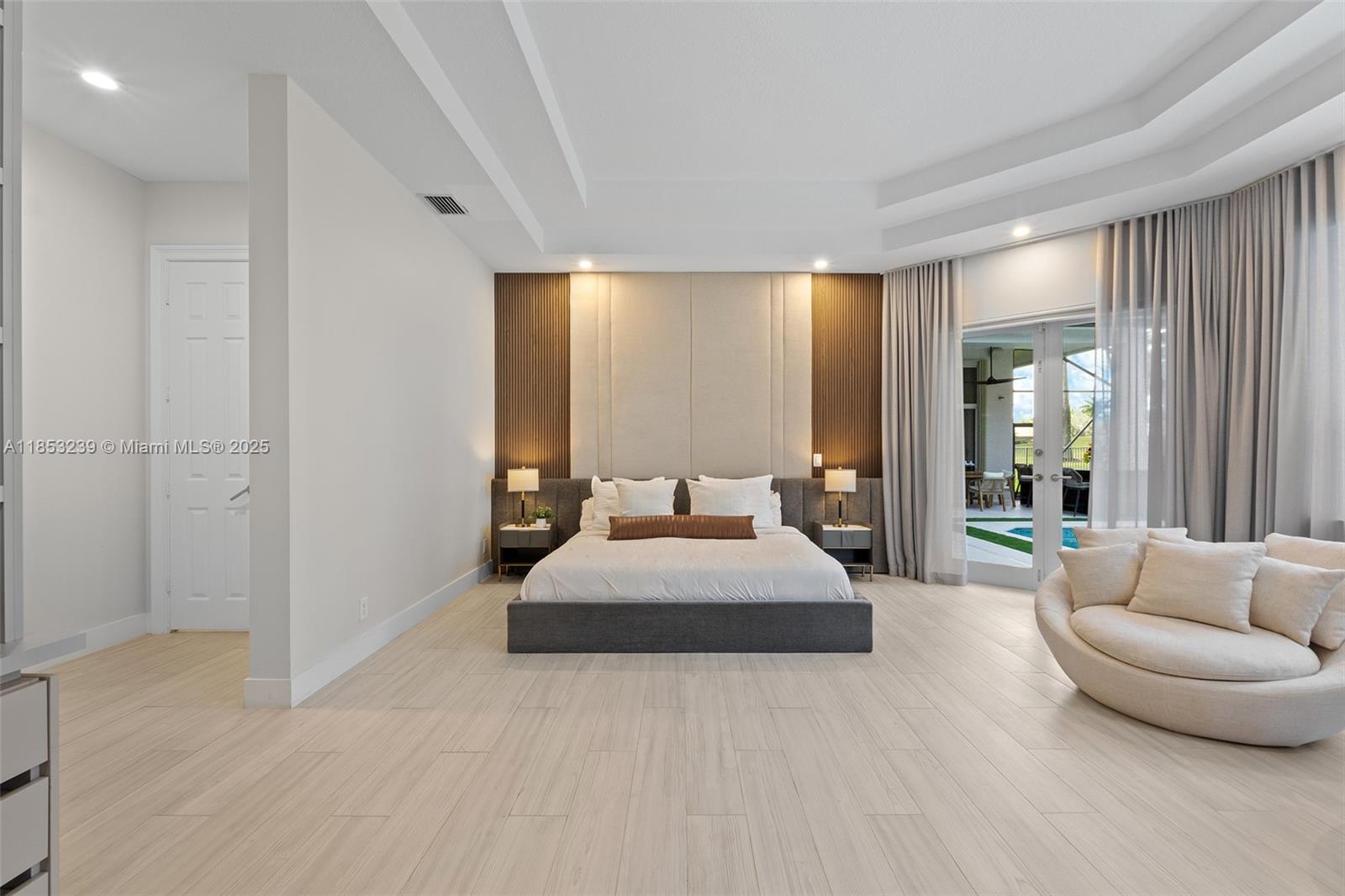 2438 Poinciana Ct Weston, FL 33327