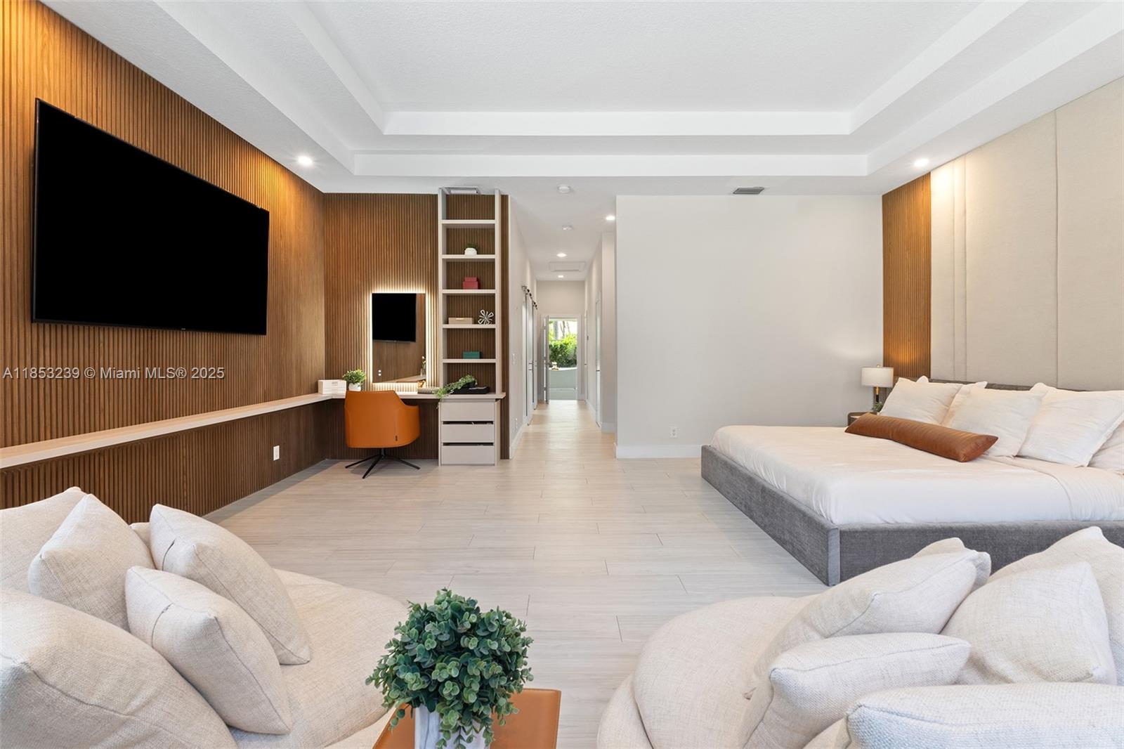 2438 Poinciana Ct Weston, FL 33327