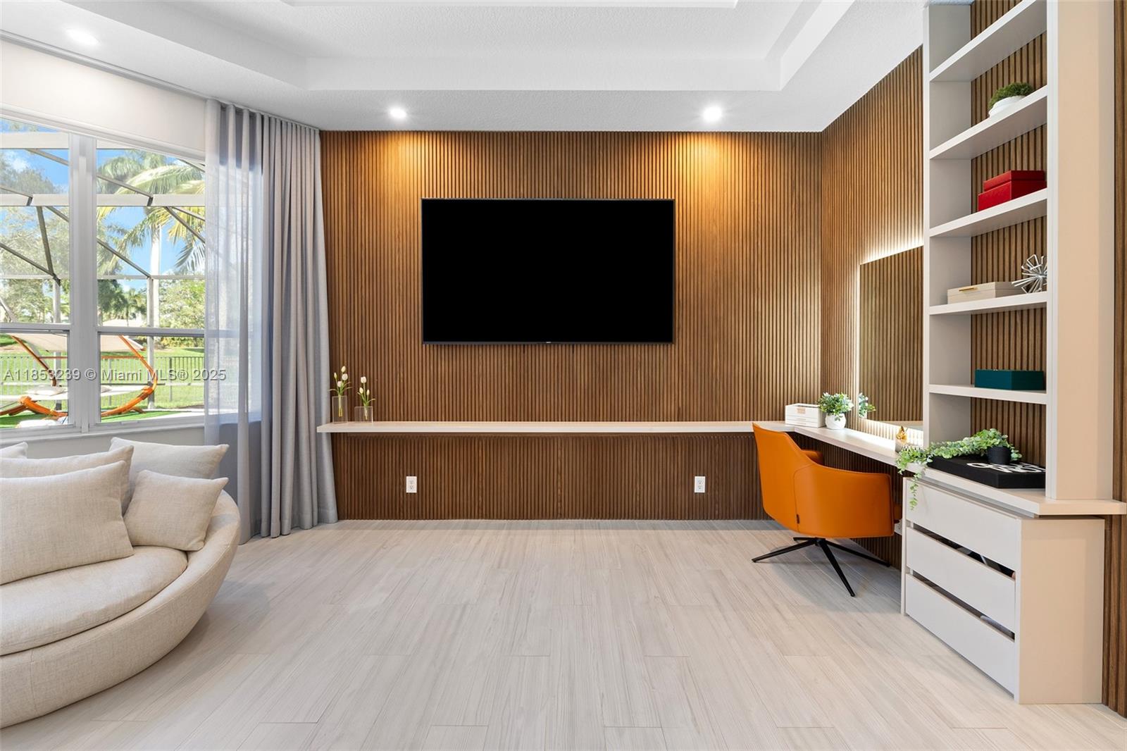 2438 Poinciana Ct Weston, FL 33327