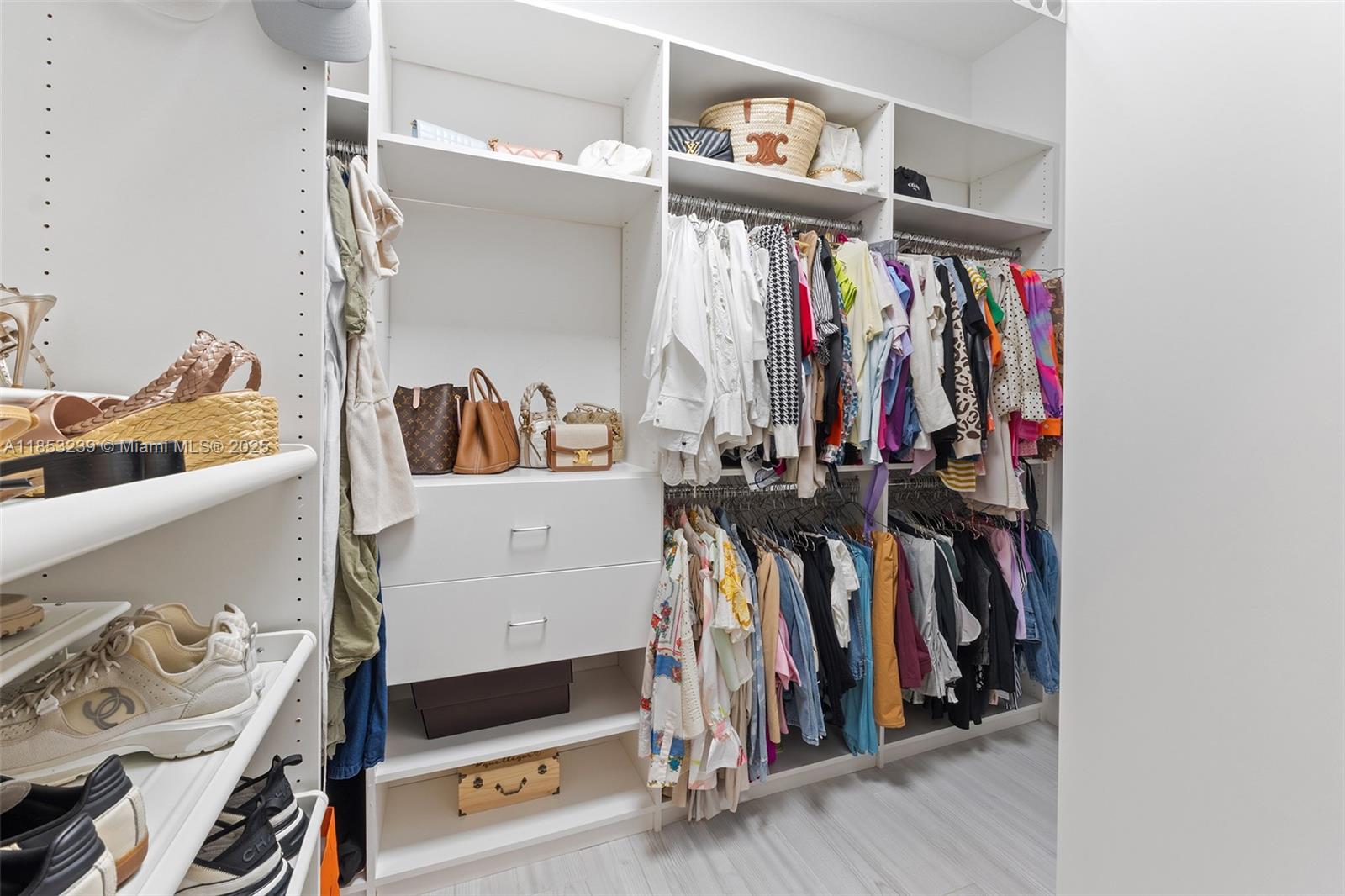 2438 Poinciana Ct Weston, FL 33327