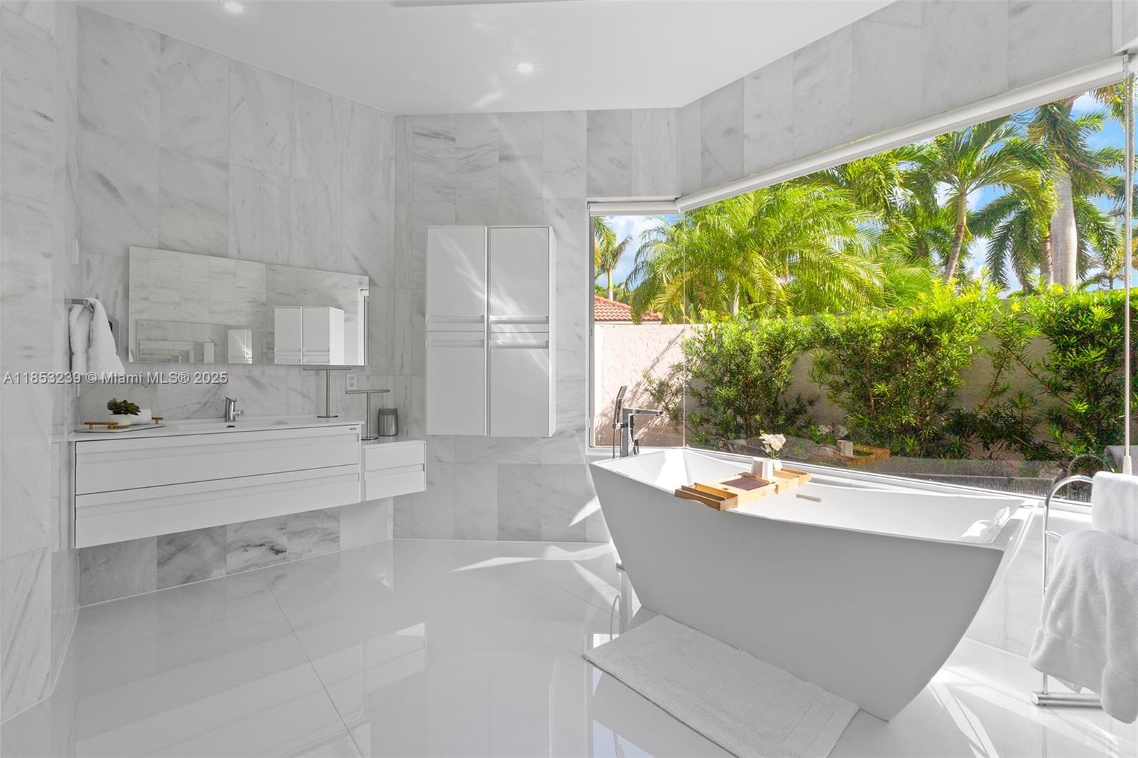 2438 Poinciana Ct Weston, FL 33327