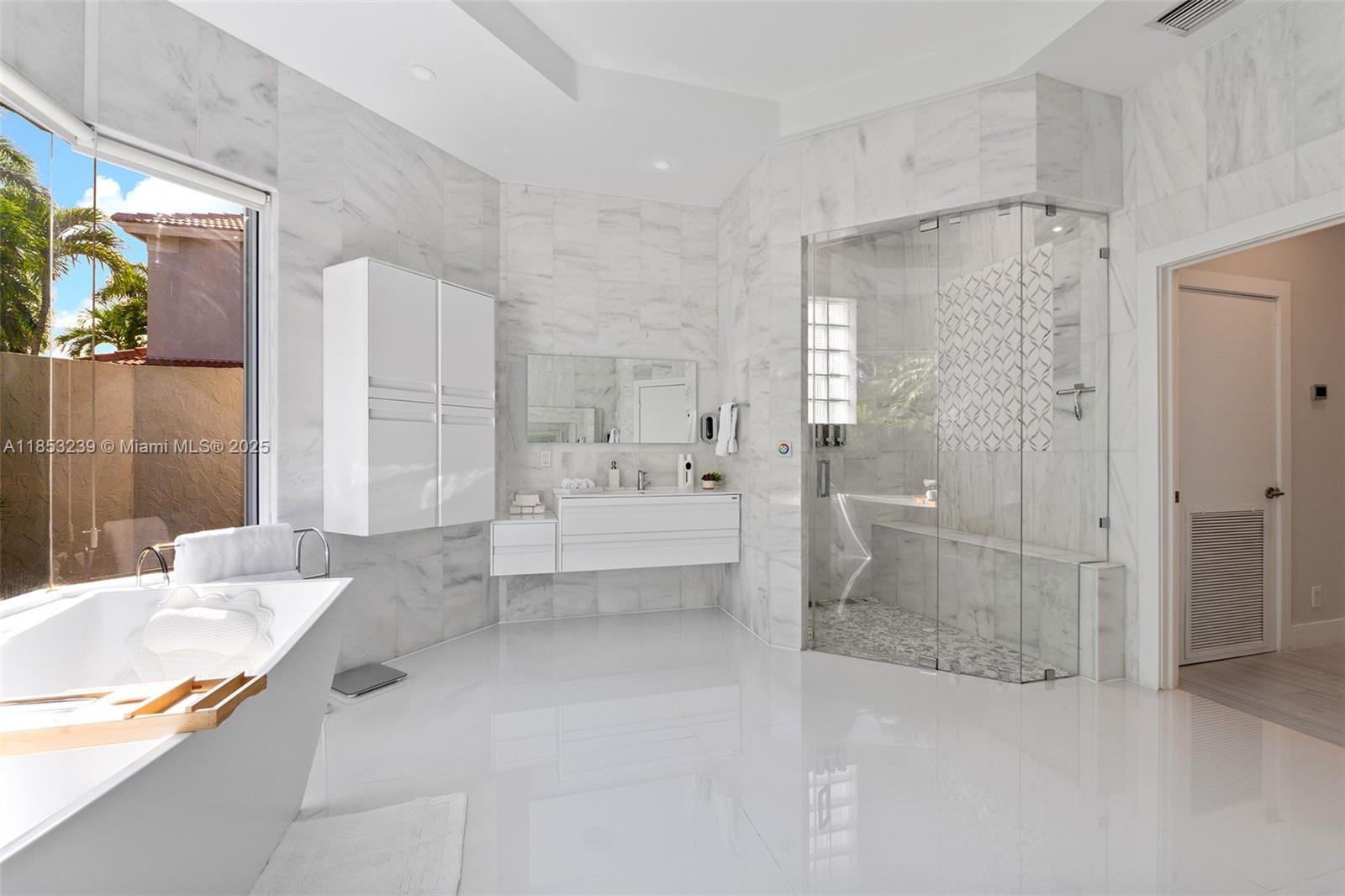 2438 Poinciana Ct Weston, FL 33327