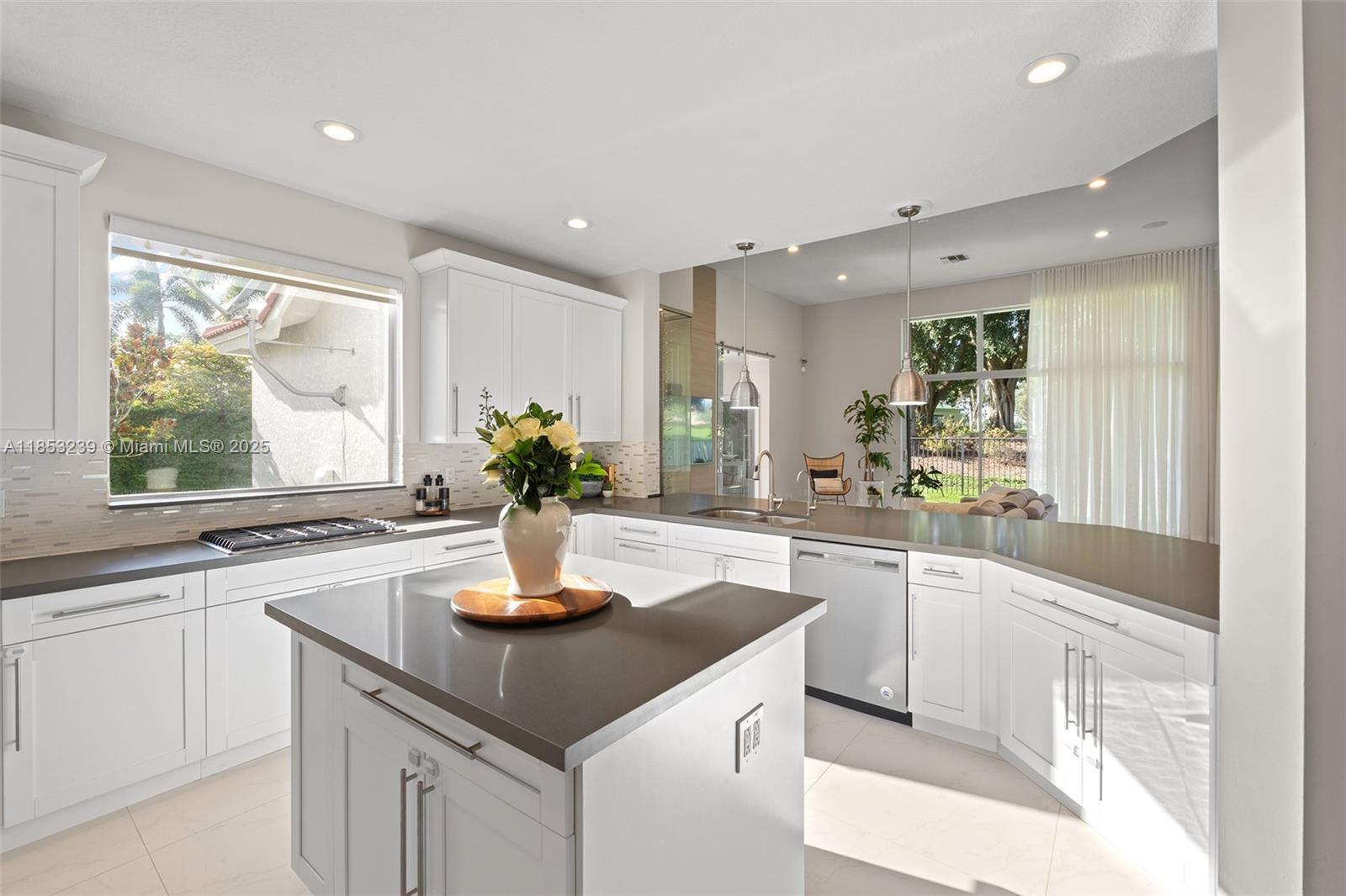 2438 Poinciana Ct Weston, FL 33327