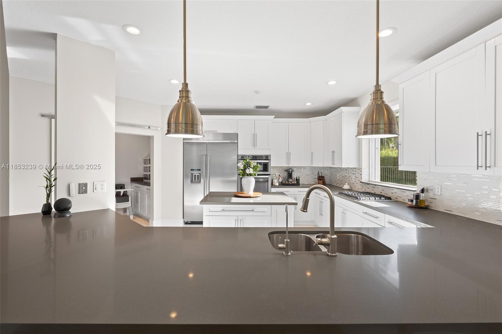 2438 Poinciana Ct Weston, FL 33327