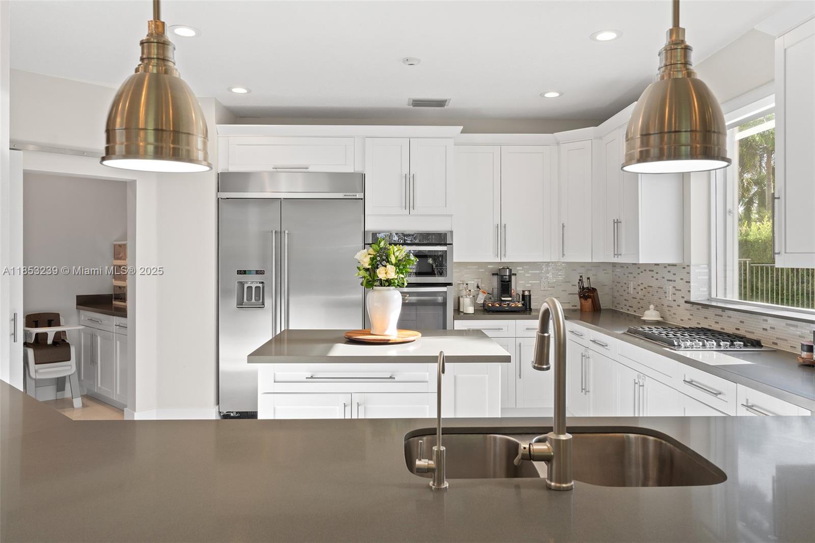 2438 Poinciana Ct Weston, FL 33327