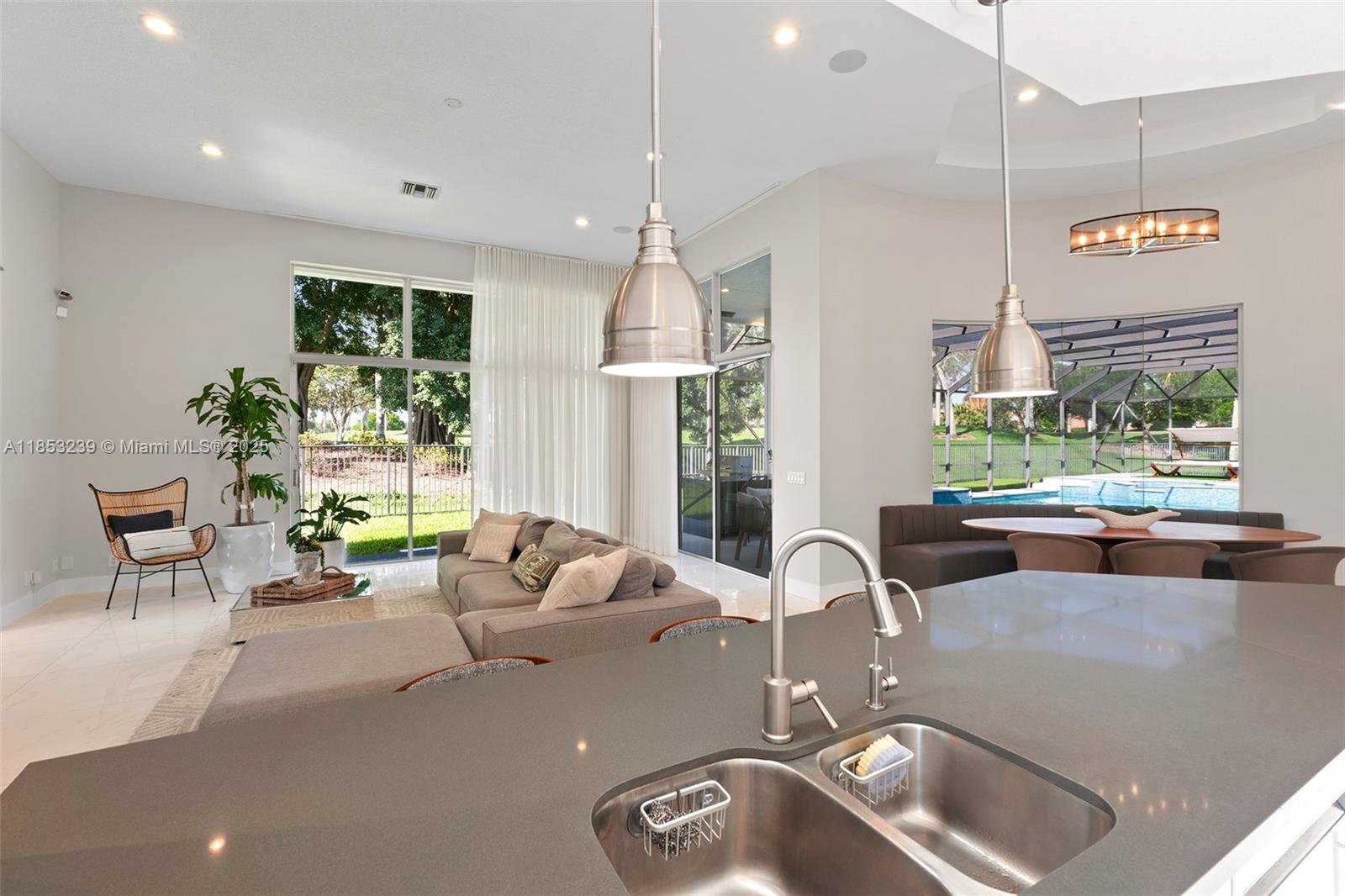 2438 Poinciana Ct Weston, FL 33327