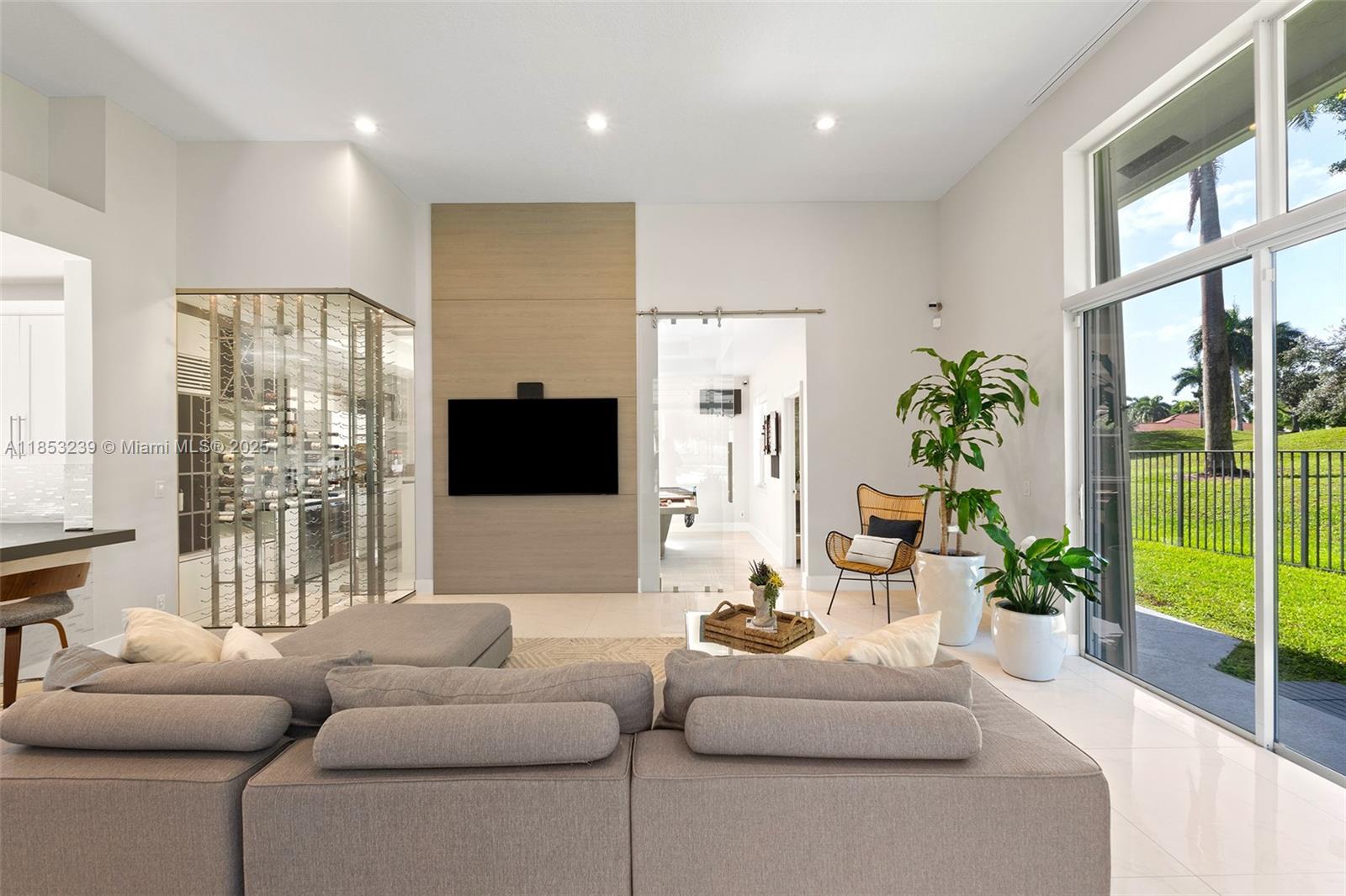 2438 Poinciana Ct Weston, FL 33327