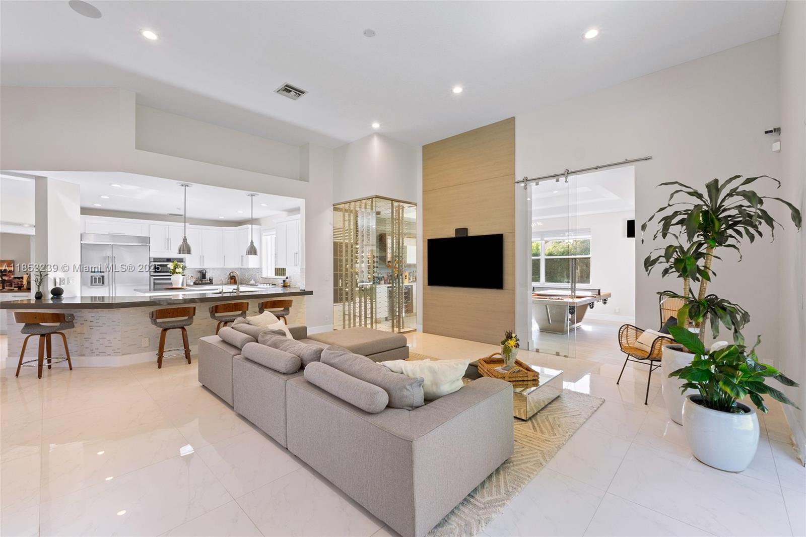 2438 Poinciana Ct Weston, FL 33327