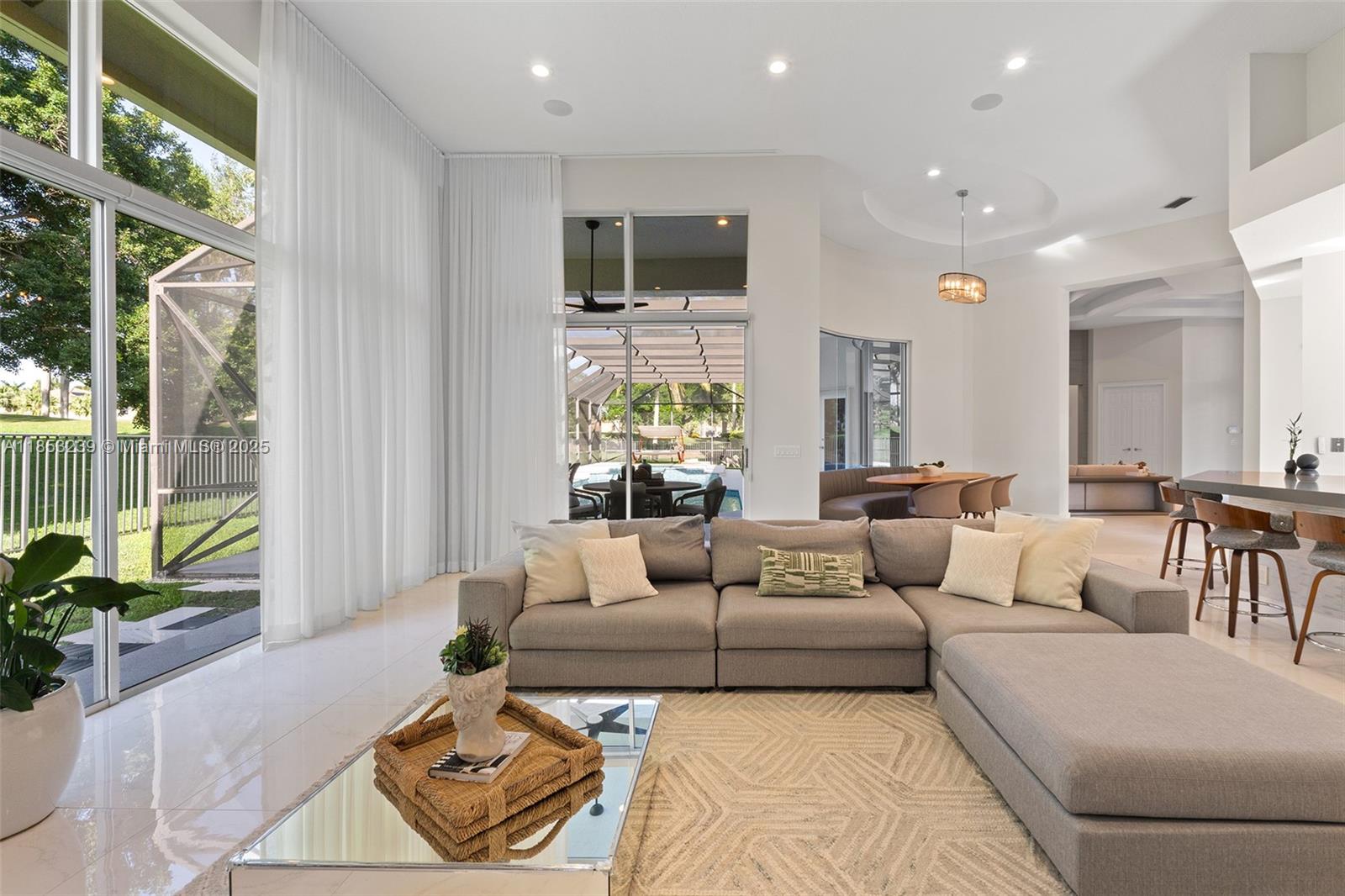 2438 Poinciana Ct Weston, FL 33327