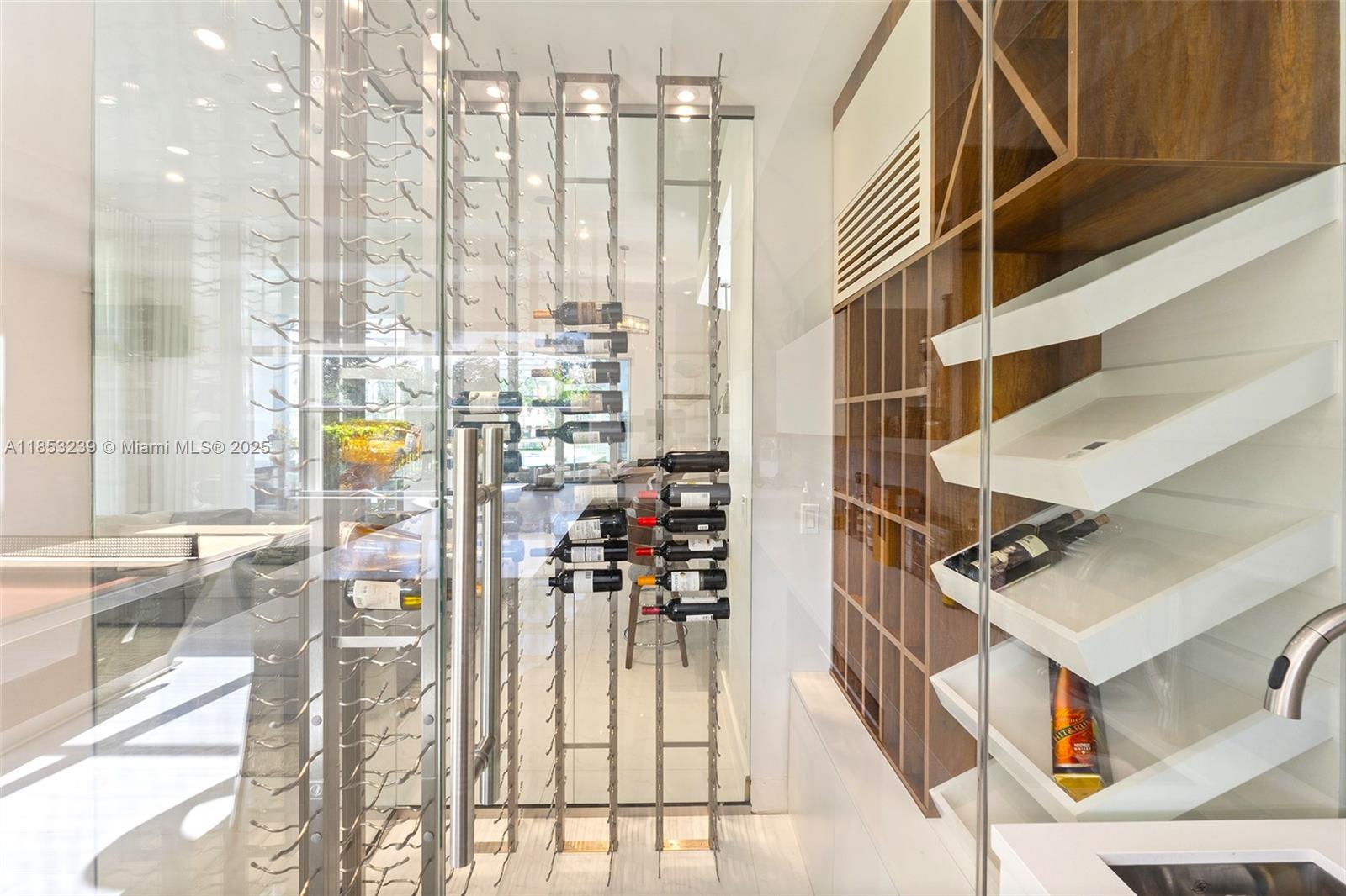 2438 Poinciana Ct Weston, FL 33327