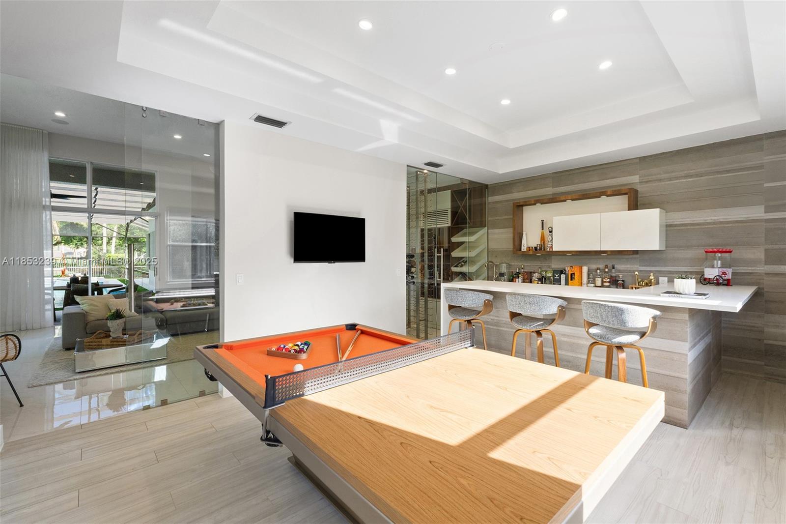 2438 Poinciana Ct Weston, FL 33327