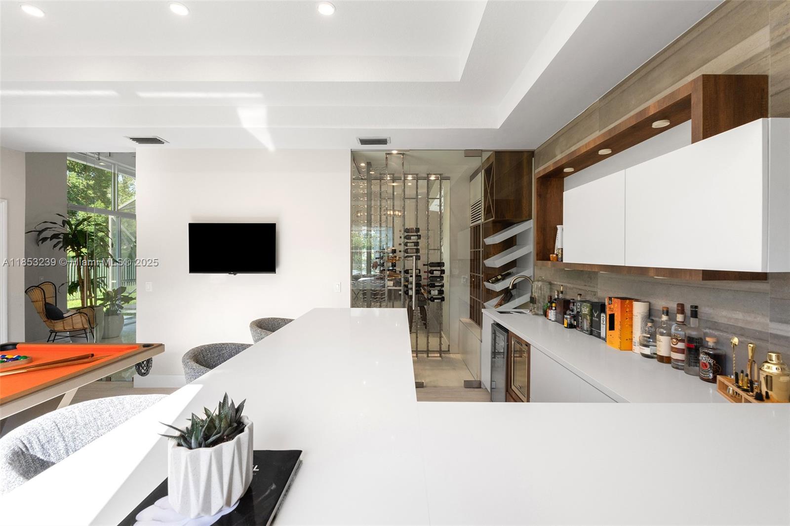 2438 Poinciana Ct Weston, FL 33327