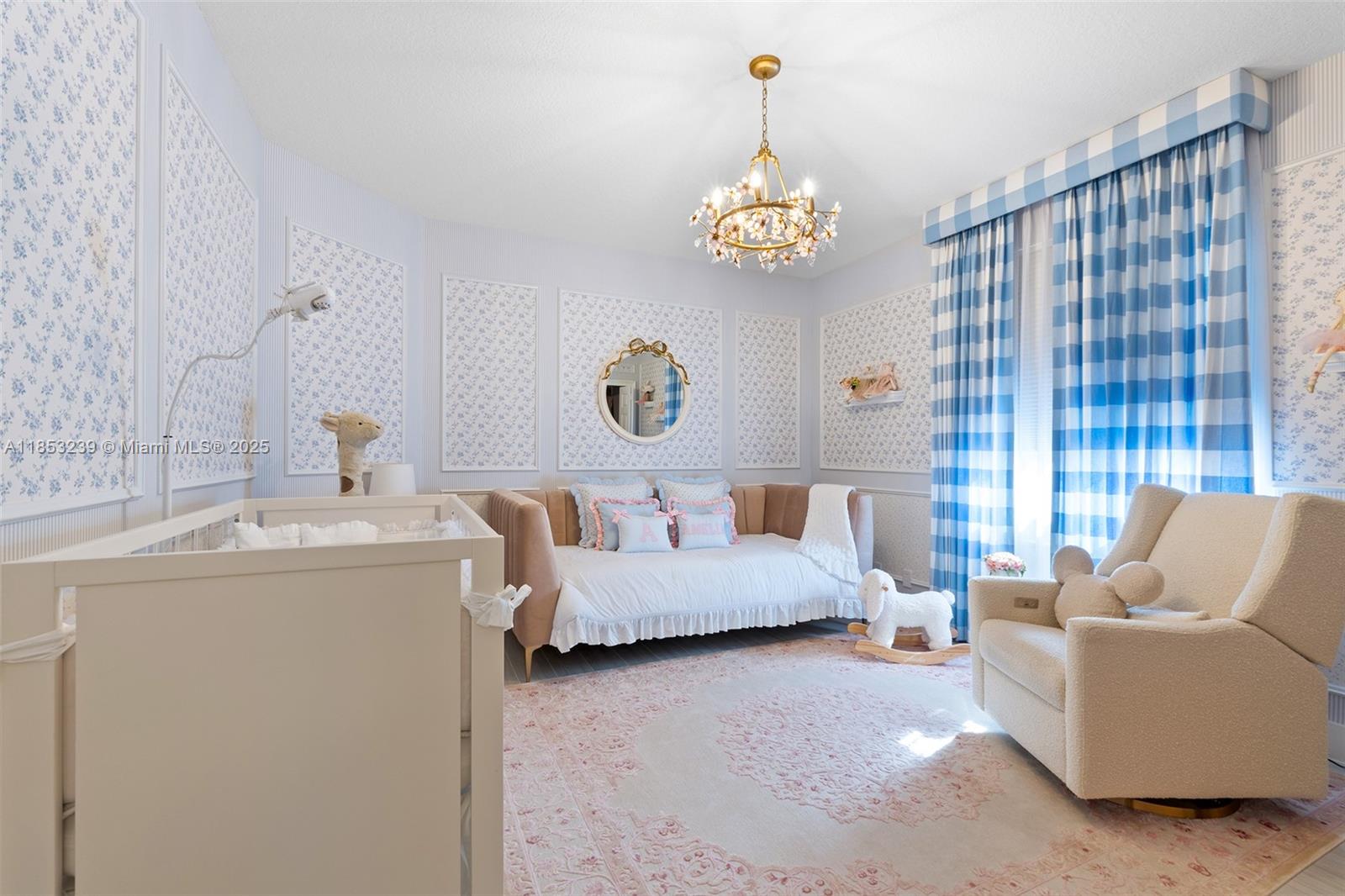 2438 Poinciana Ct Weston, FL 33327