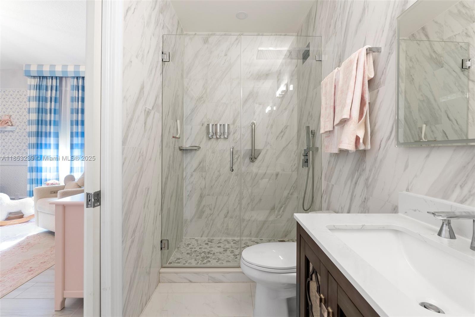 2438 Poinciana Ct Weston, FL 33327