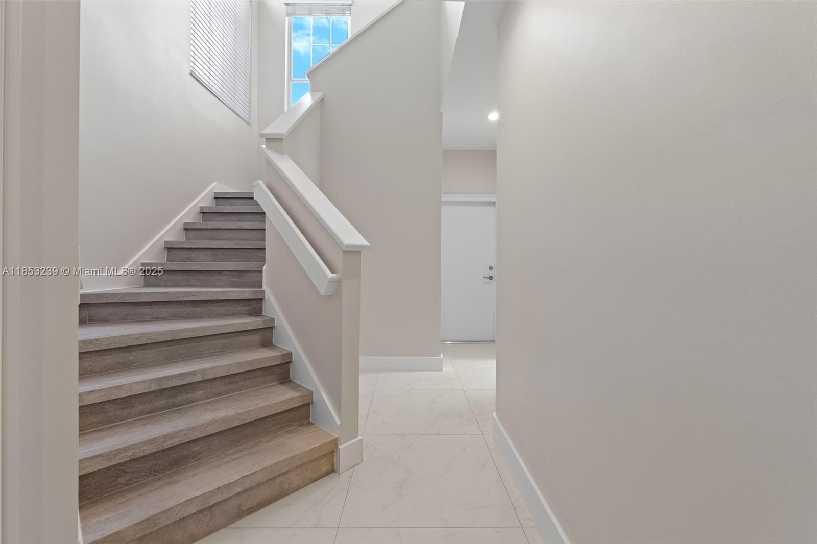 2438 Poinciana Ct Weston, FL 33327