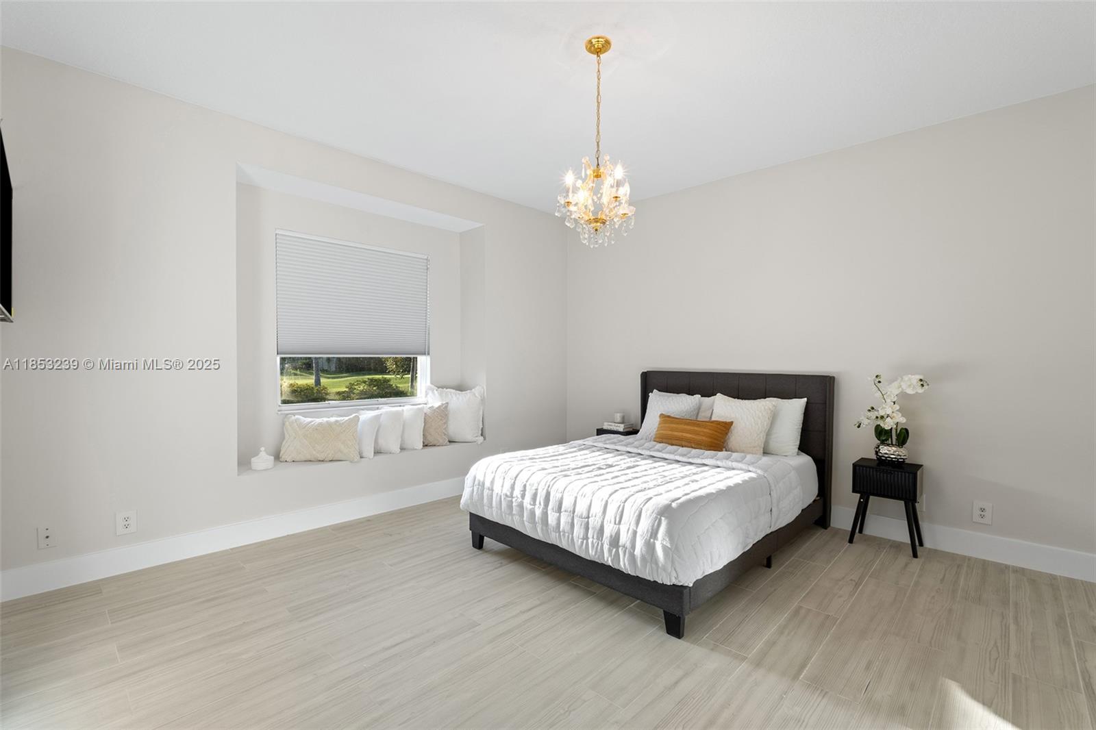 2438 Poinciana Ct Weston, FL 33327