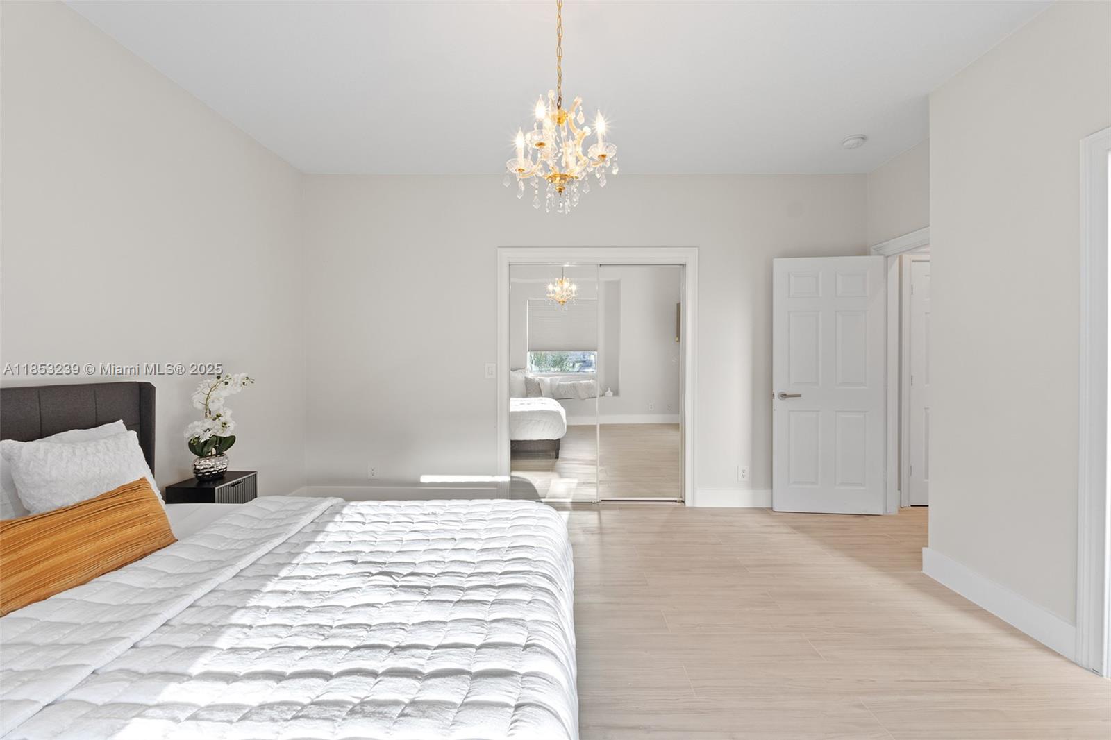 2438 Poinciana Ct Weston, FL 33327