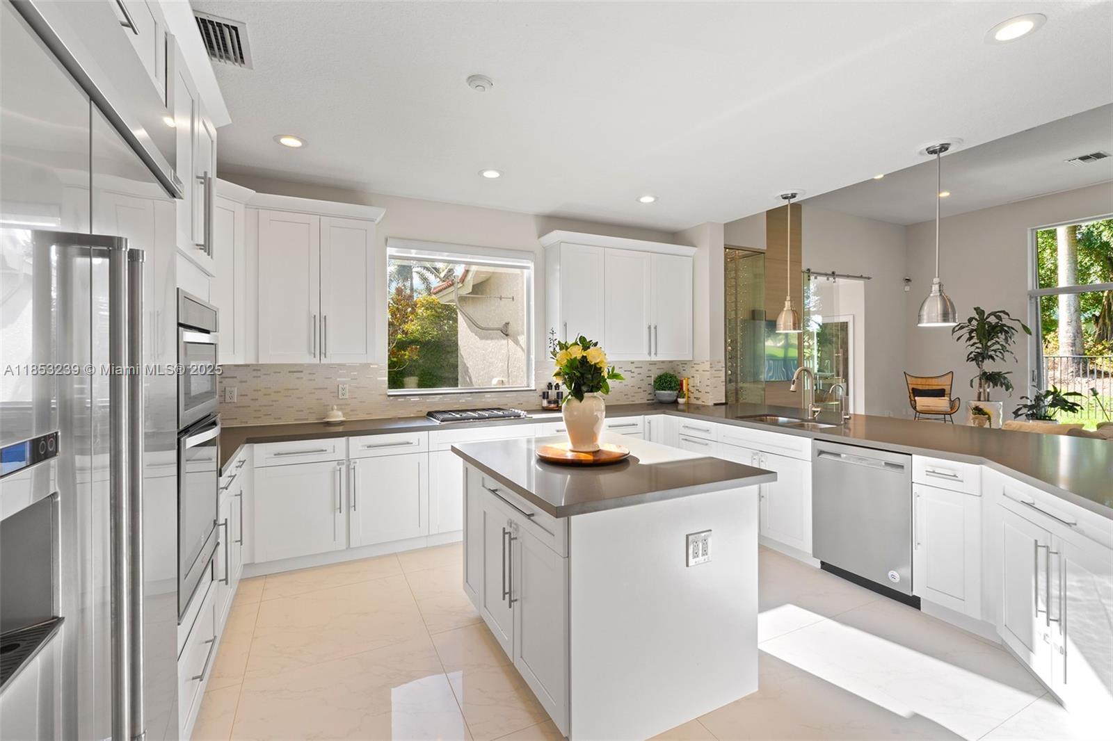 2438 Poinciana Ct Weston, FL 33327