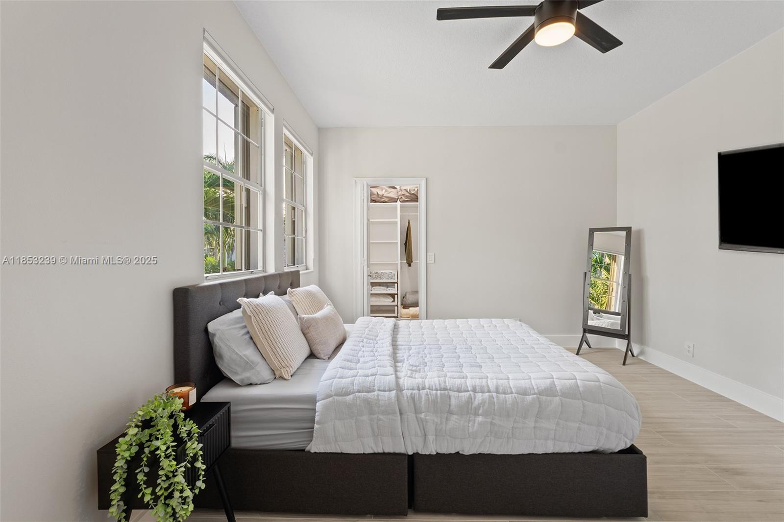 2438 Poinciana Ct Weston, FL 33327