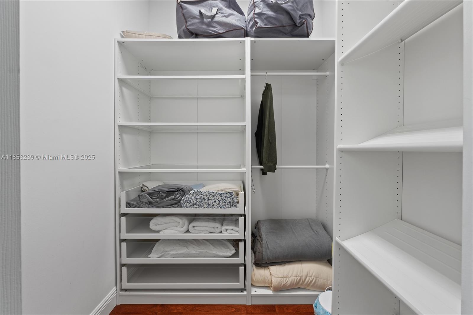 2438 Poinciana Ct Weston, FL 33327