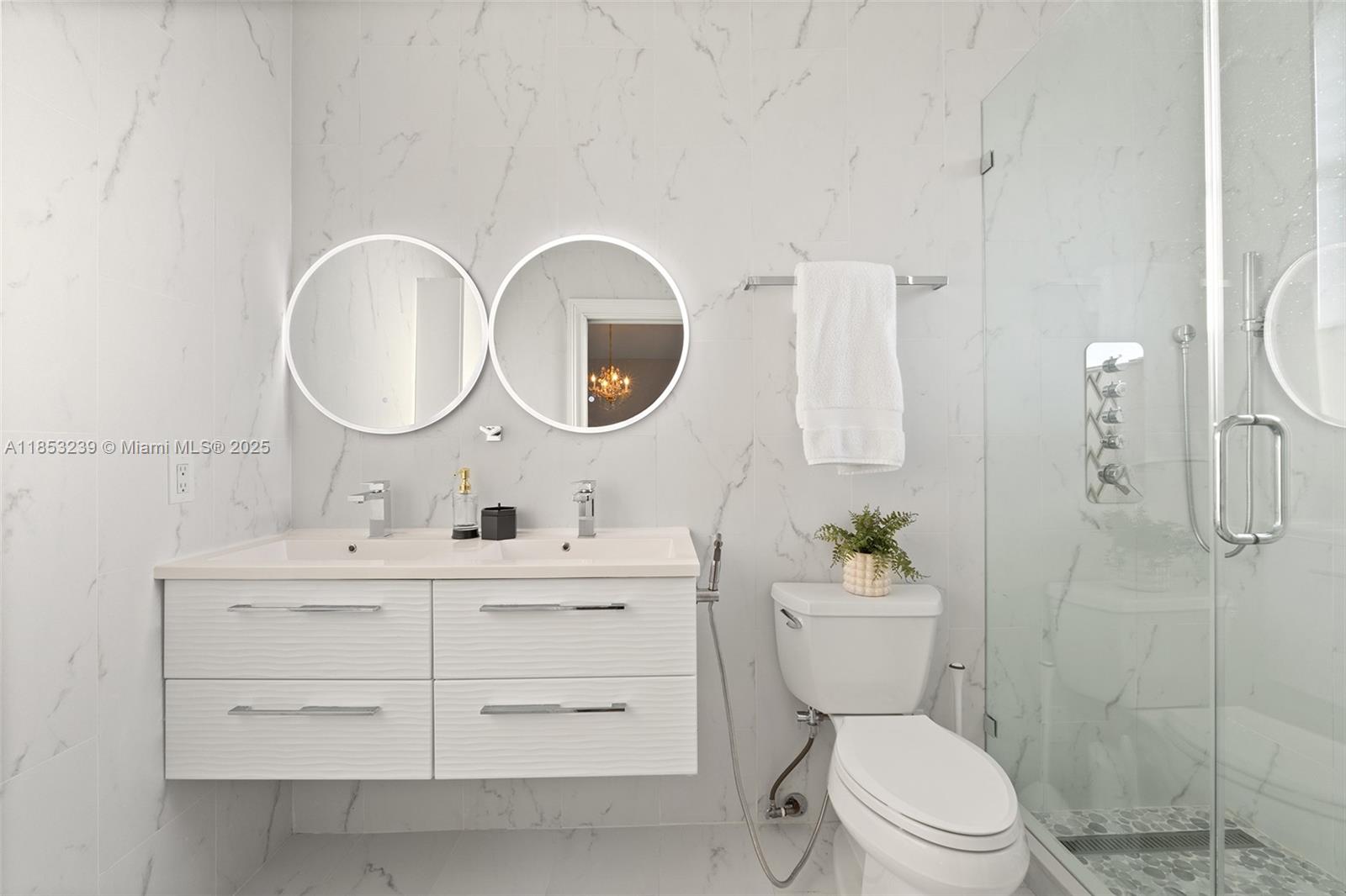 2438 Poinciana Ct Weston, FL 33327