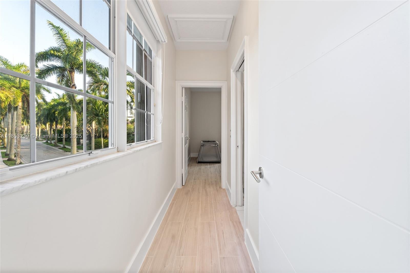 2438 Poinciana Ct Weston, FL 33327