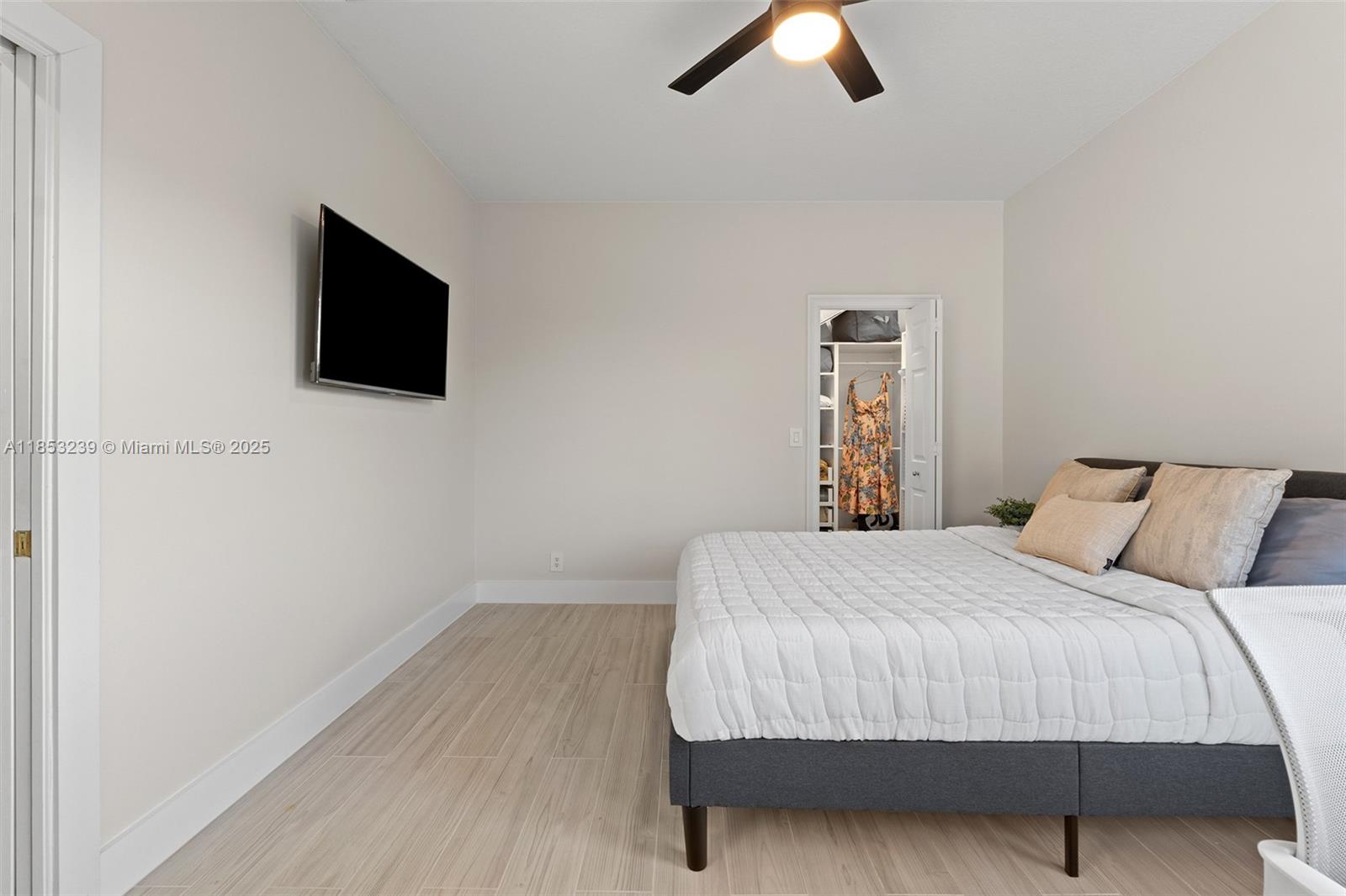 2438 Poinciana Ct Weston, FL 33327