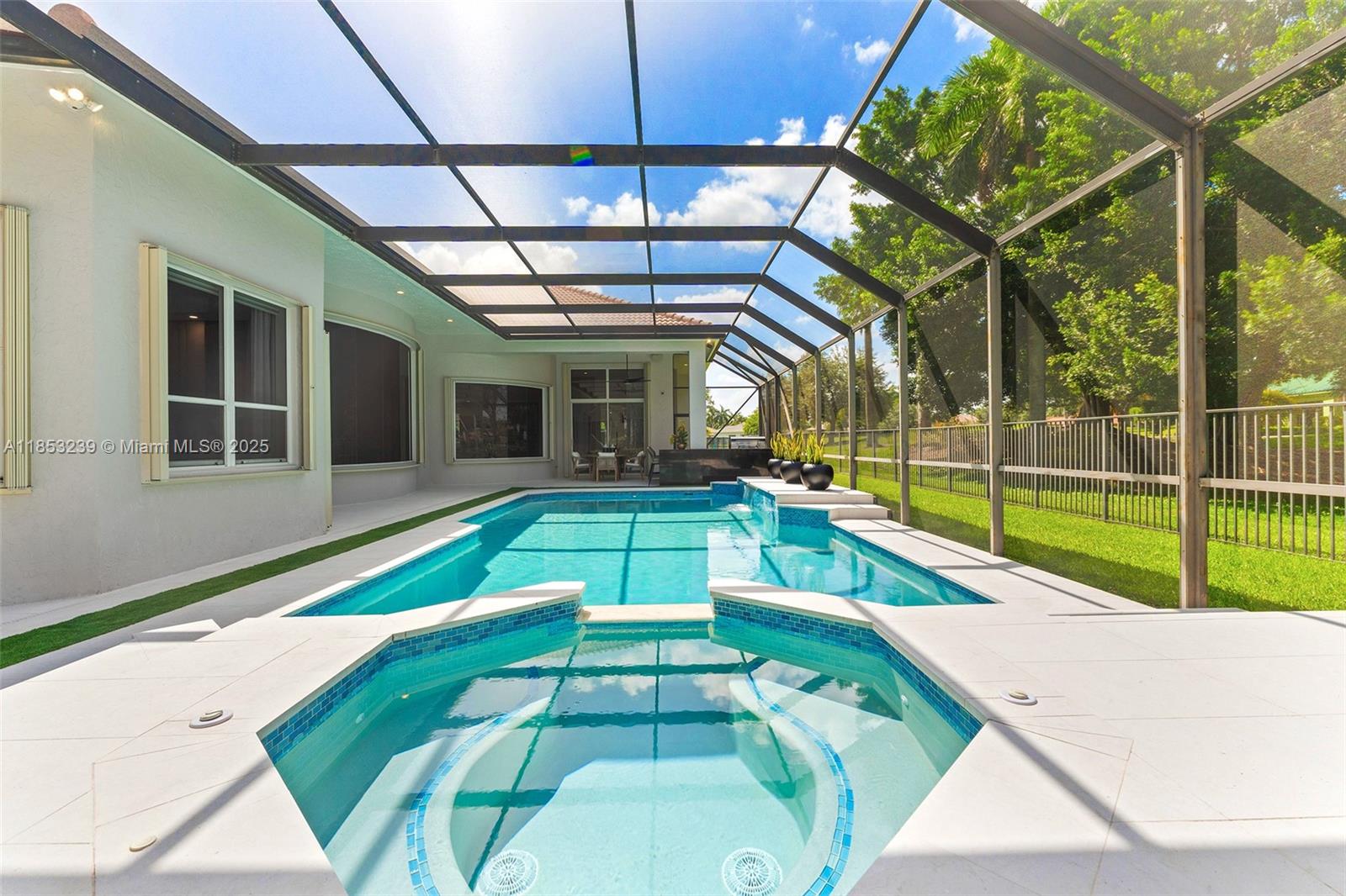 2438 Poinciana Ct Weston, FL 33327