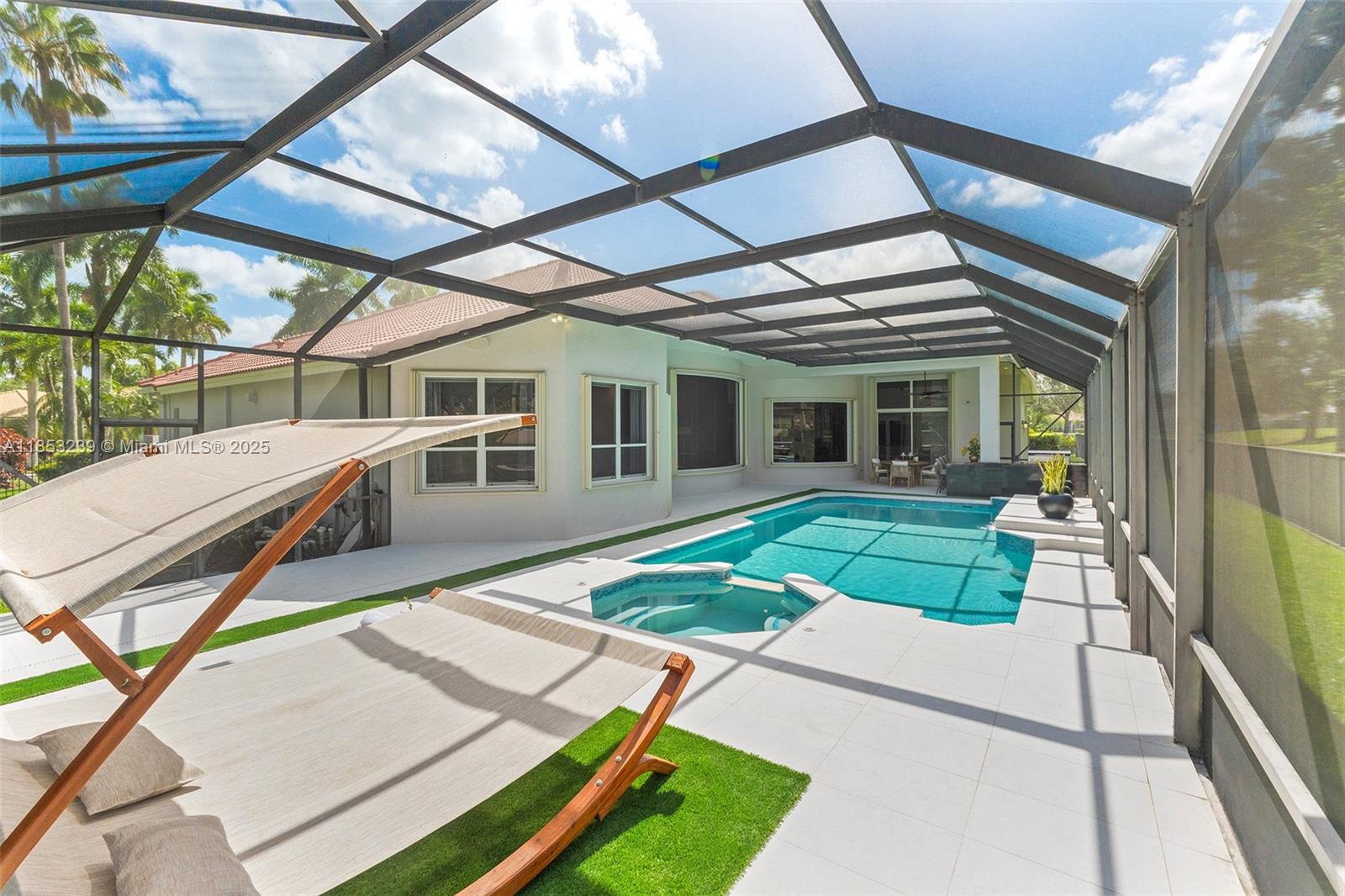 2438 Poinciana Ct Weston, FL 33327